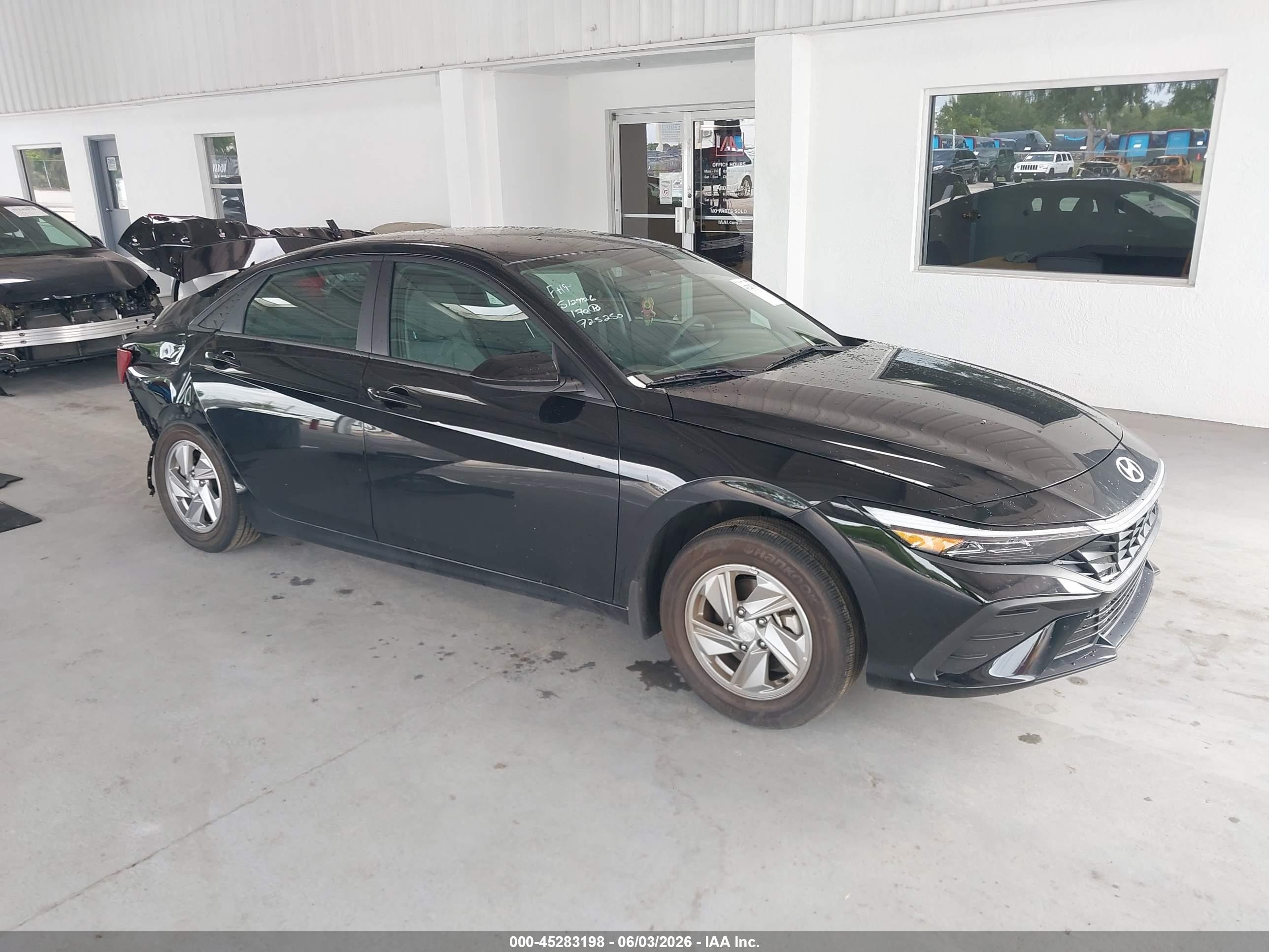 2026 Hyundai Elantra SE, VIN KMHLL4DG7TU127548 — Rear end