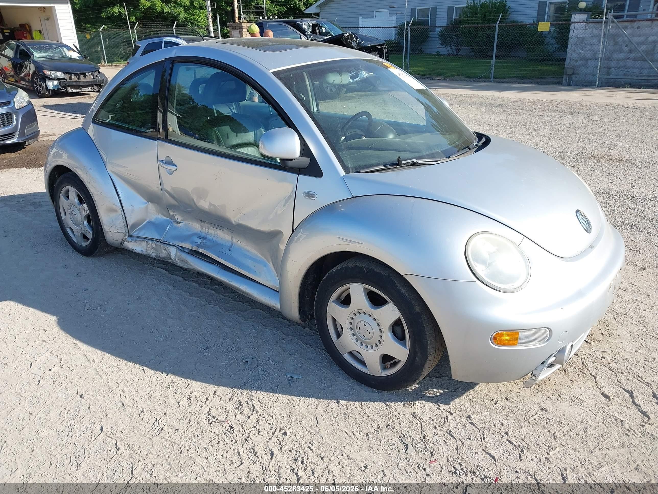 1999 Volkswagen Beetle GLS, VIN 3VWCC21CXXM474261 — Бок