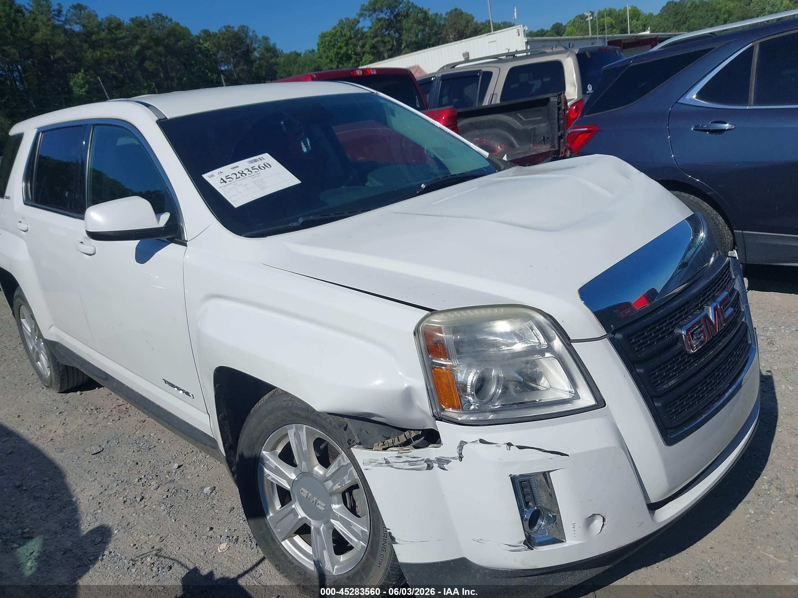 2015 GMC Terrain SLE, VIN 2GKALMEK3F6426640 — Front end