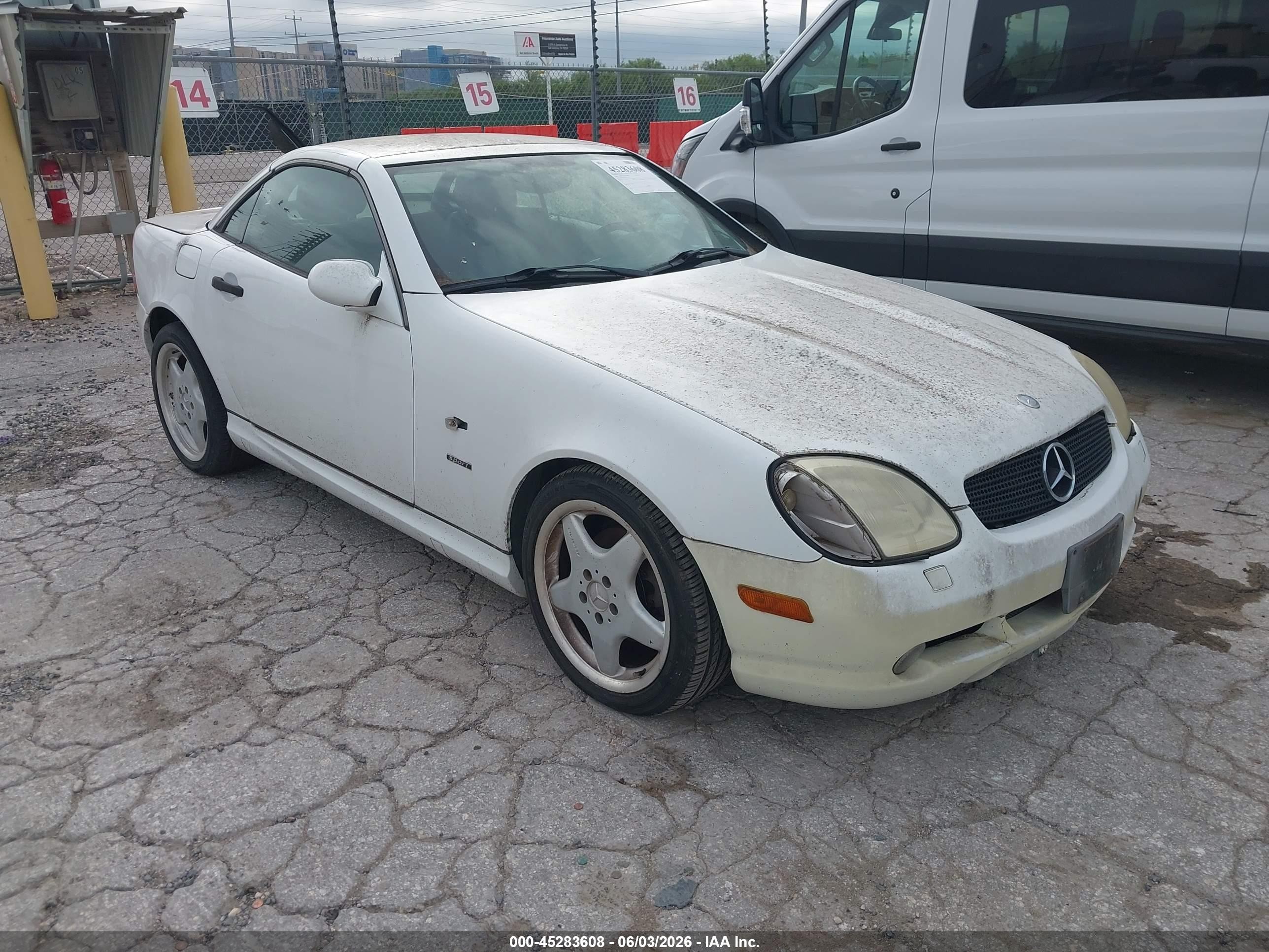 2000 Mercedes-Benz SLK 230 Kompressor, VIN WDBKK47F4YF149507 — Normal wear