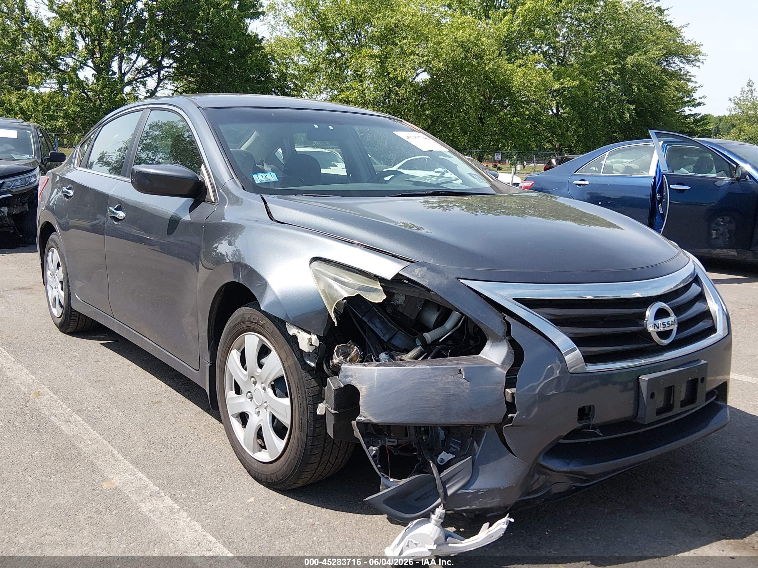 2013 Nissan Altima SV, VIN 1N4AL3AP7DC271057 — Front end