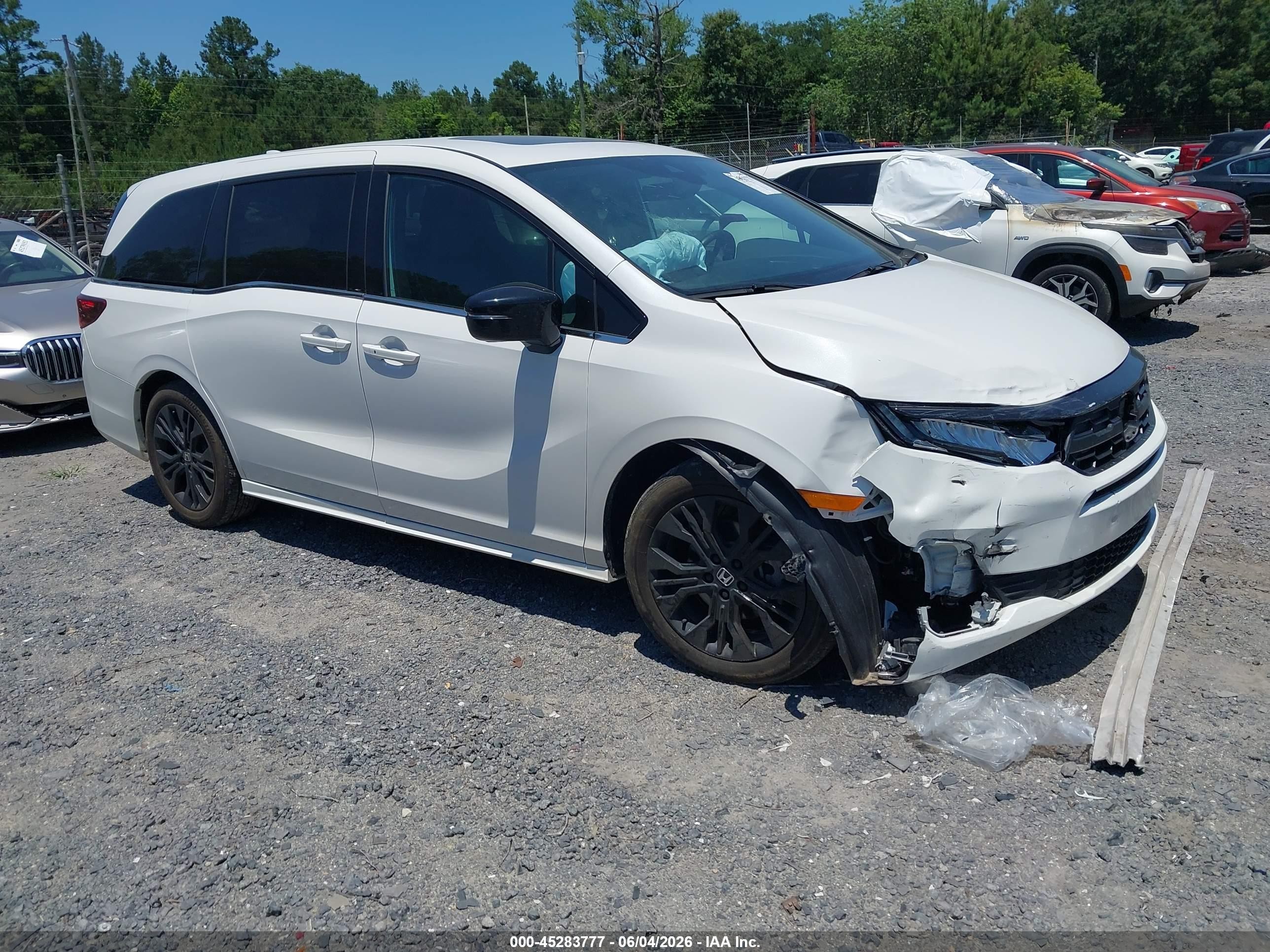 2025 Honda Odyssey Sport-L, VIN 5FNRL6H7XSB054400 — Front end