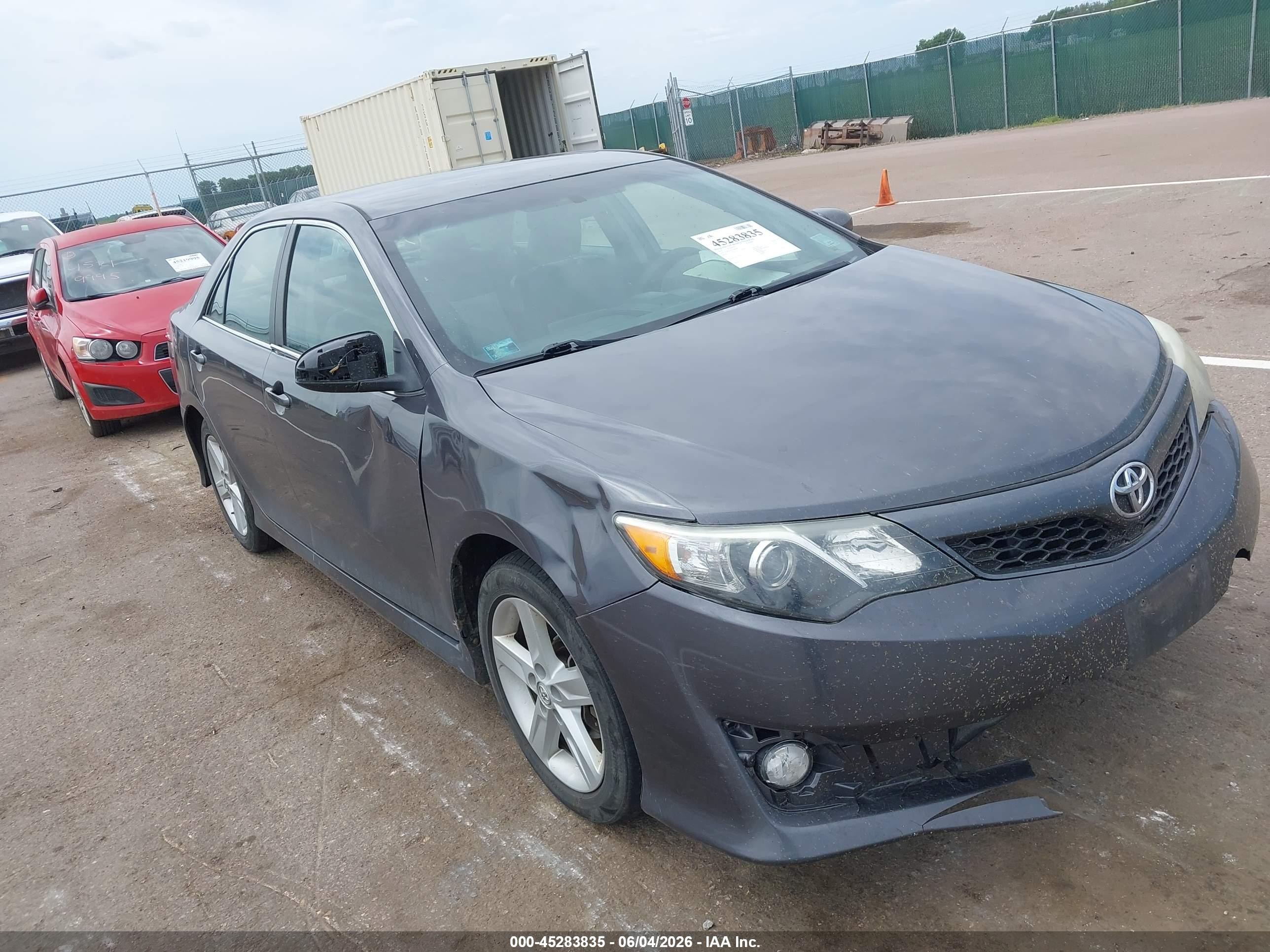2014 Toyota Camry SE, VIN 4T1BF1FK7EU783299 — Фото с аукциона 1 of 5