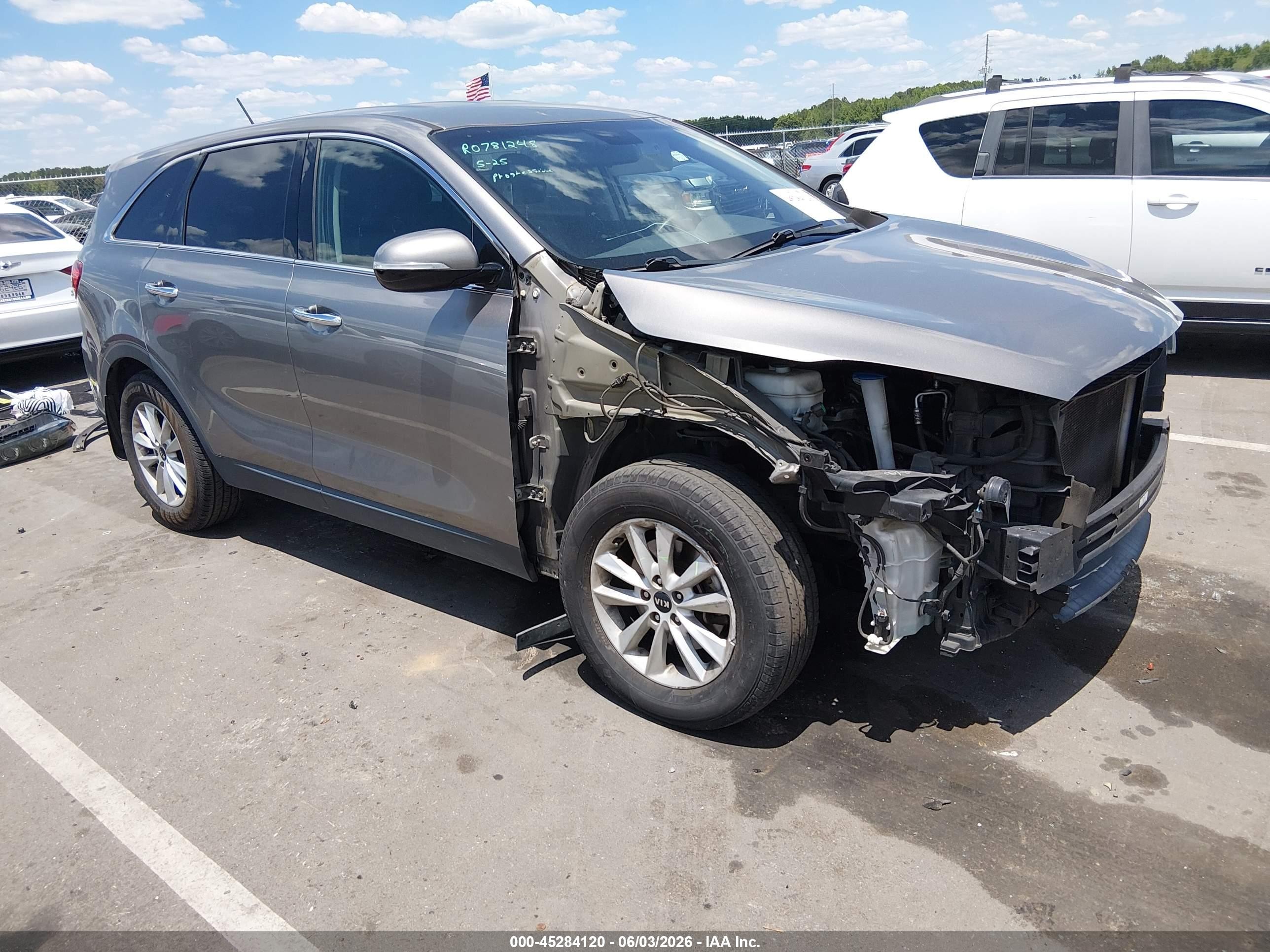 2019 Kia Sorento LX, VIN 5XYPG4A39KG546626 — Front end
