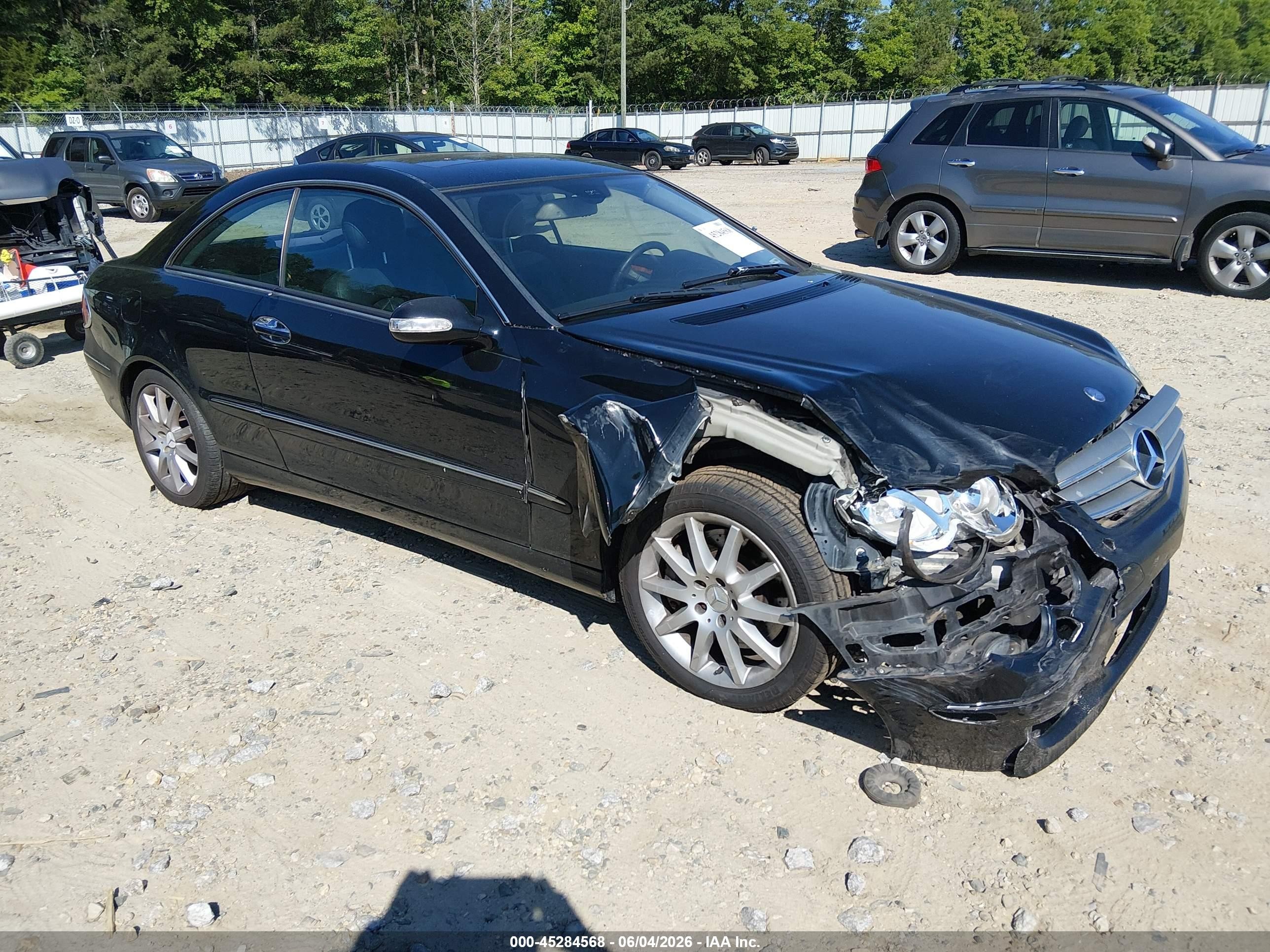 2007 Mercedes-Benz CLK 350, VIN WDBTJ56H57F223869 — Front end