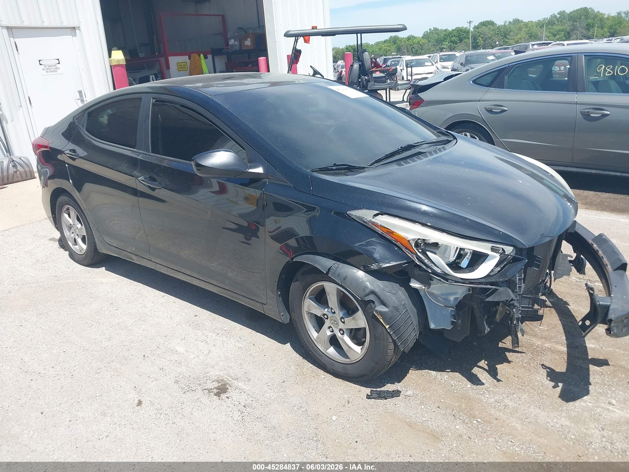 2015 Hyundai Elantra Limited, VIN KMHDH4AE4FU263326 — Front end