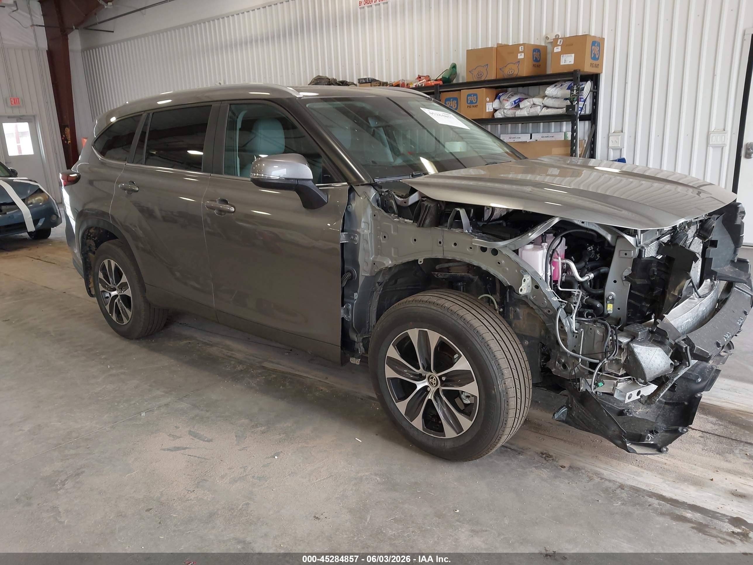2025 Toyota Highlander Platinum, VIN 5TDKDRBH3SS593602 — Front end