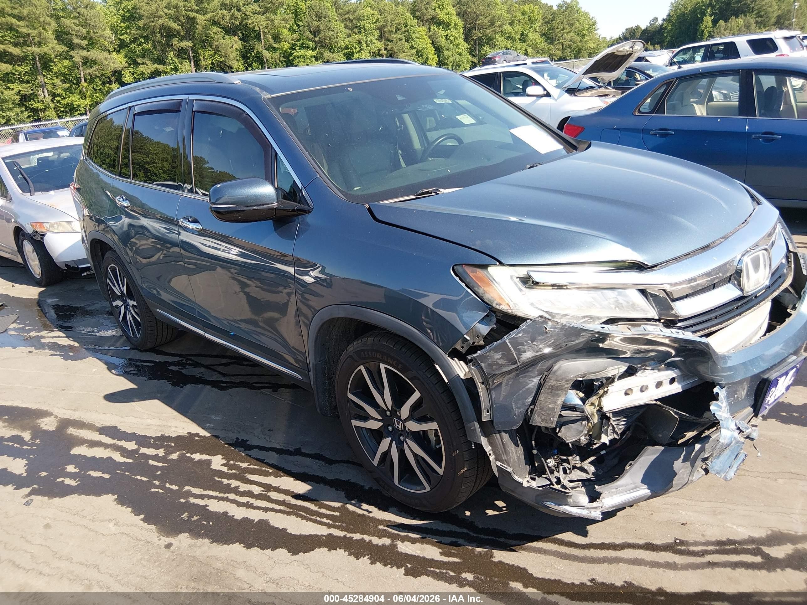 2020 Honda Pilot Touring 8-Passenger, VIN 5FNYF5H97LB008197 — Front end