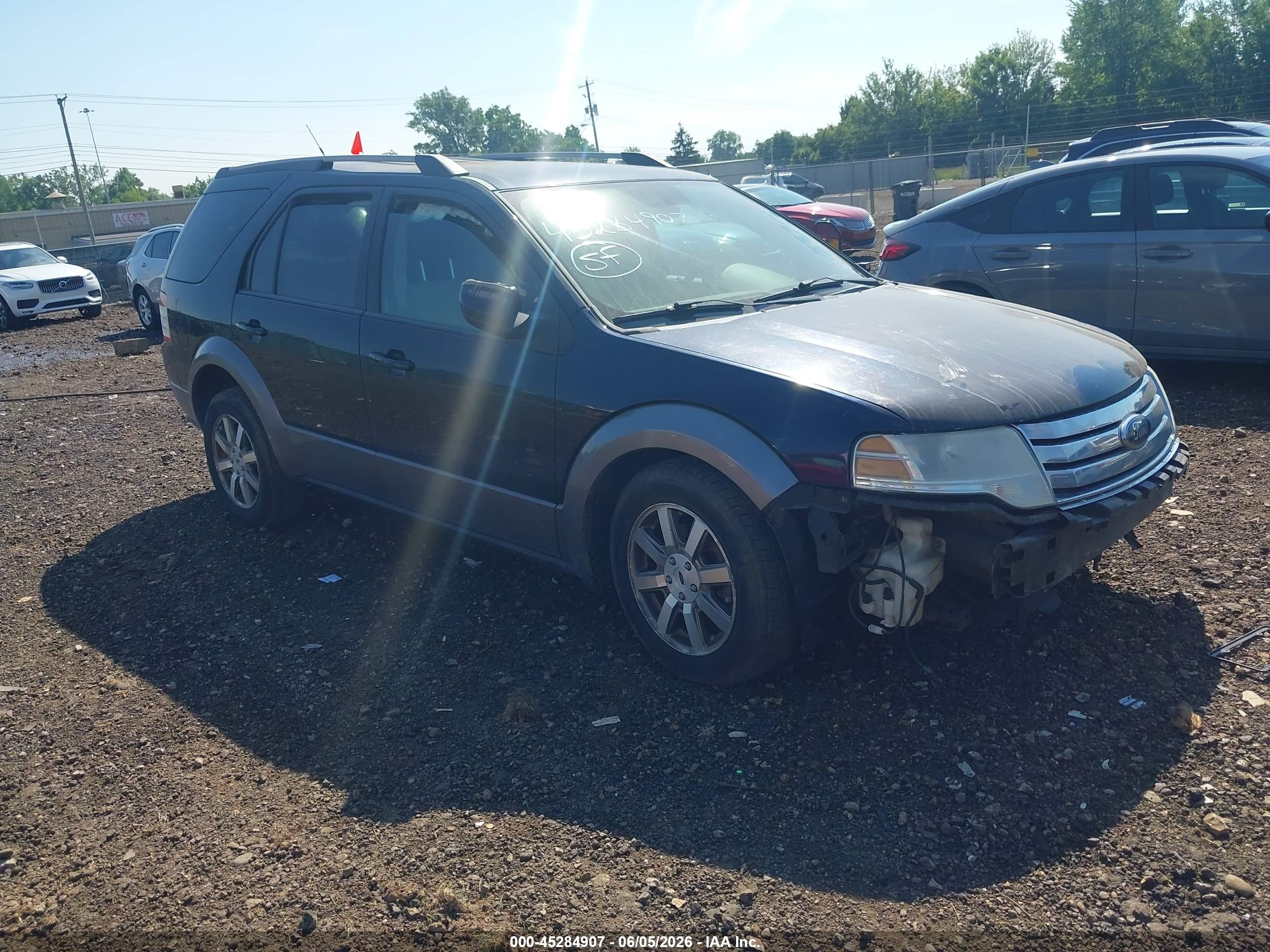 2008 Ford Taurus X SEL, VIN 1FMDK02W78GA23206 — Side
