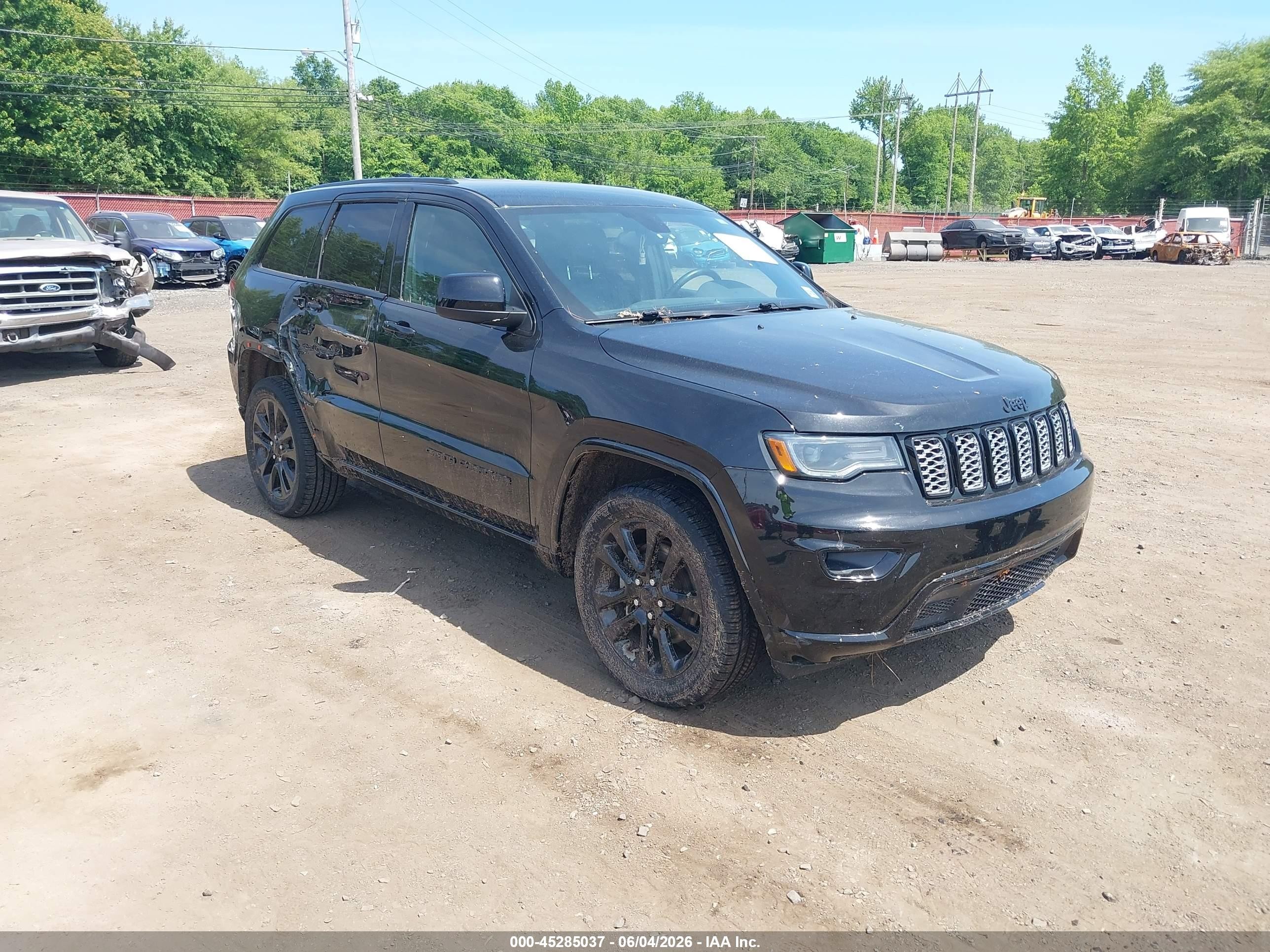 2021 Jeep Grand Cherokee Laredo E, VIN 1C4RJFAG5MC549796 — Side