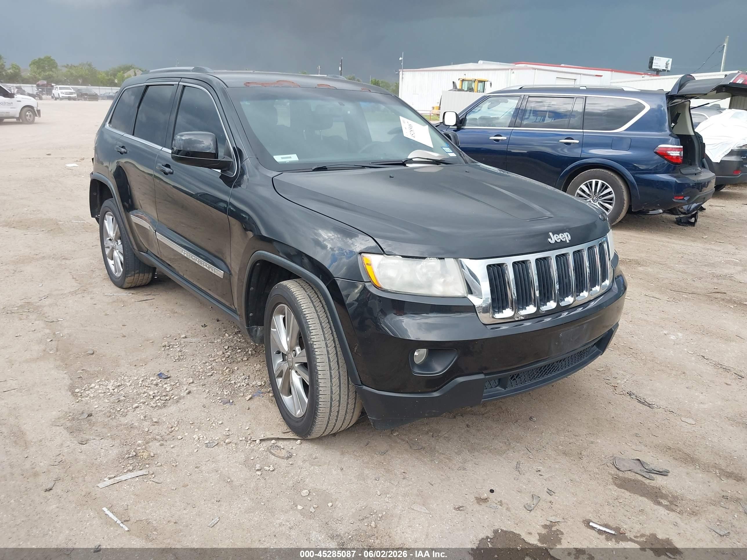 2013 Jeep Grand Cherokee Laredo, VIN 1C4RJEAT3DC546788 — Rear end