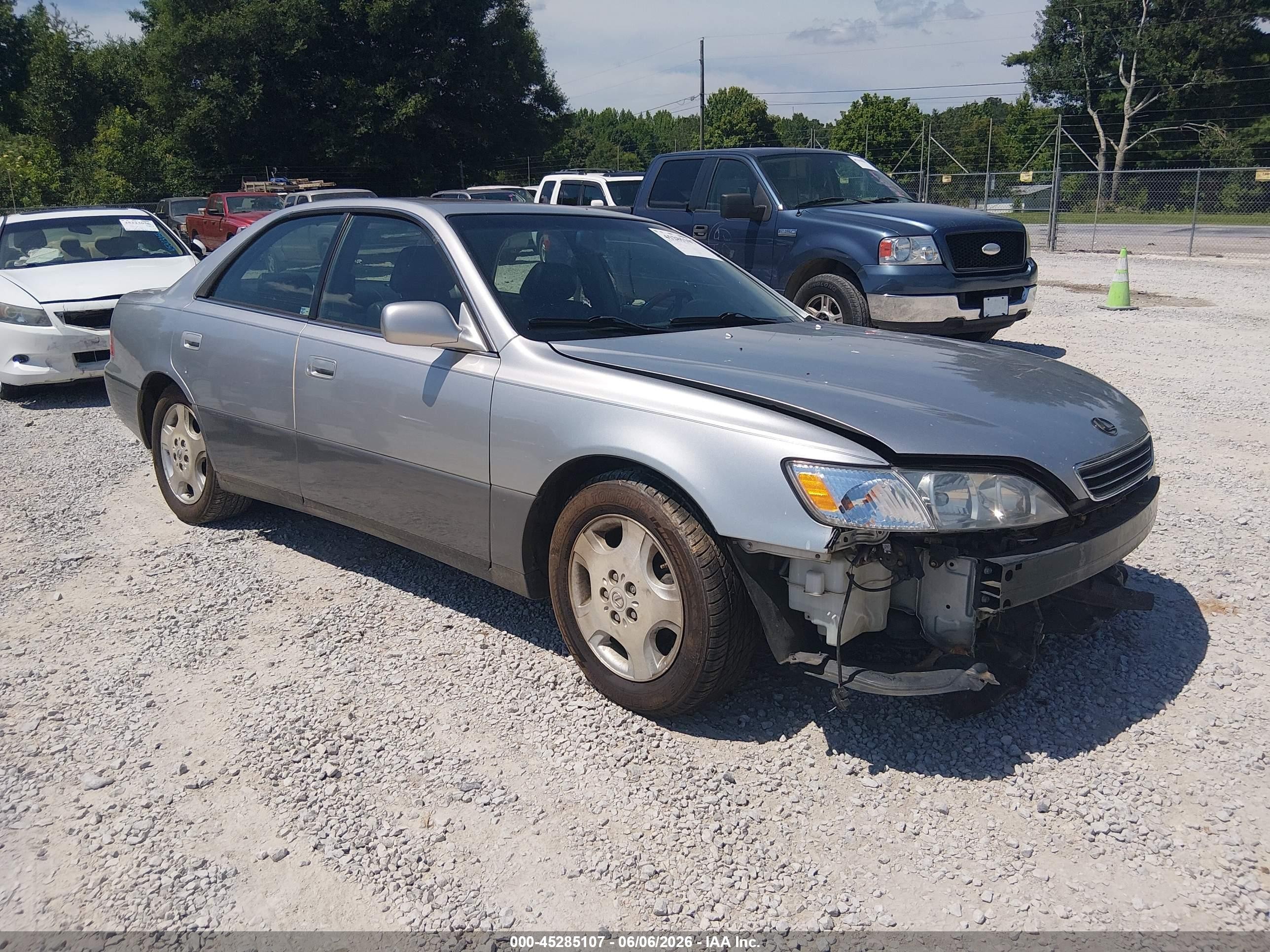 2000 Lexus ES 300, VIN JT8BF28G0Y5103078 — Бок