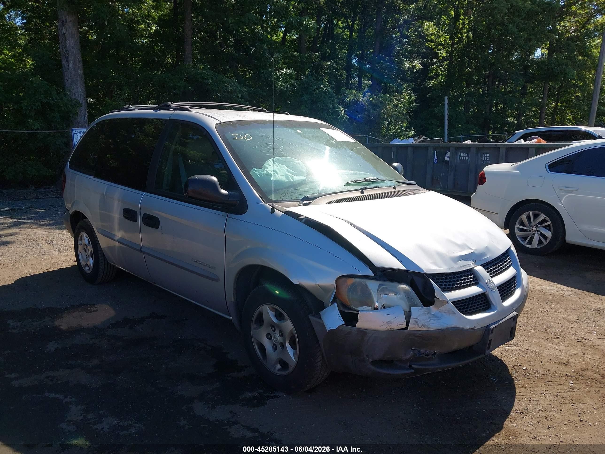 2001 Dodge Caravan SE, VIN 1B8GP25371B170110 — Перед