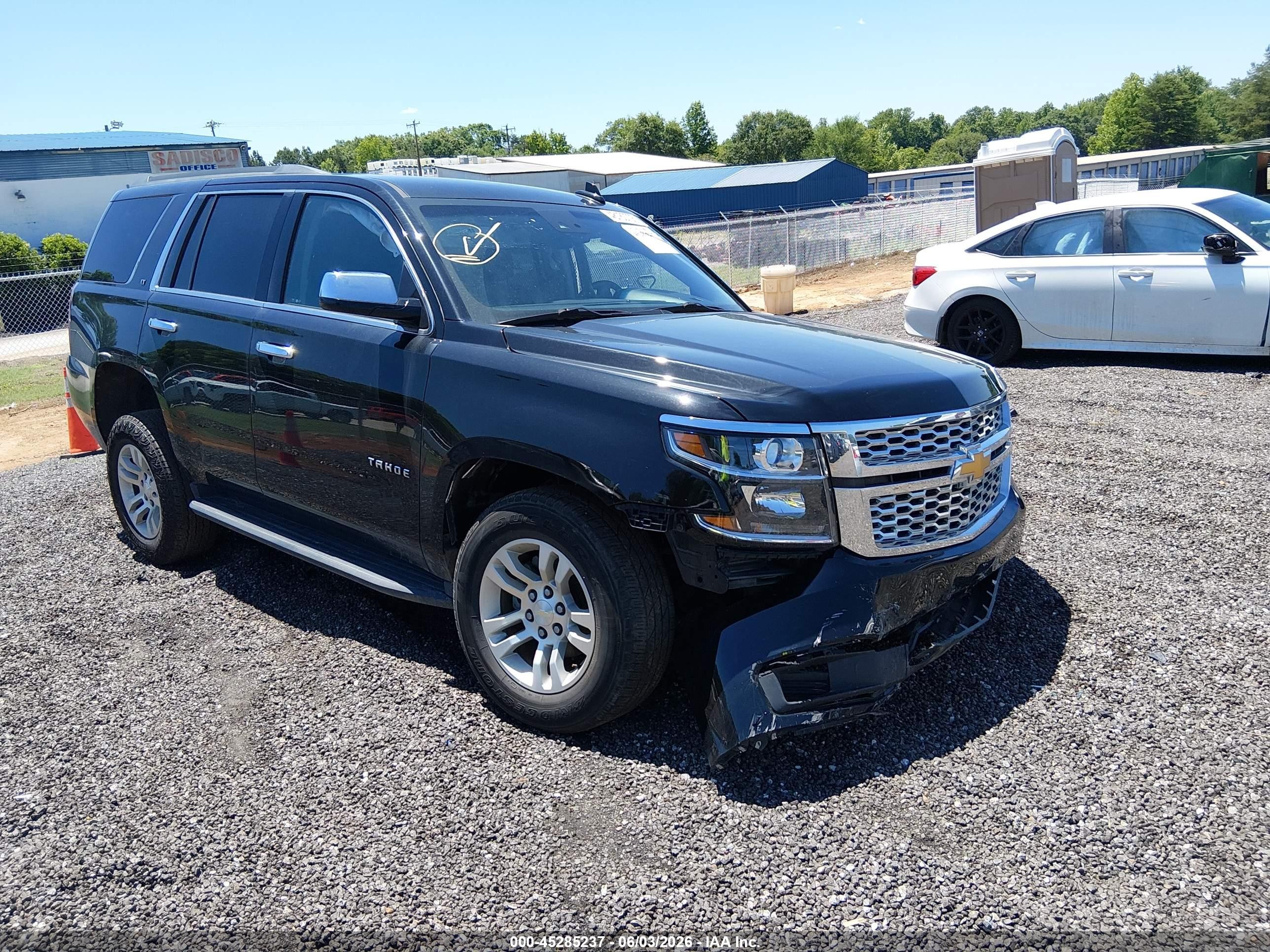 2017 Chevrolet Tahoe LT, VIN 1GNSCBKC2HR119038 — Side