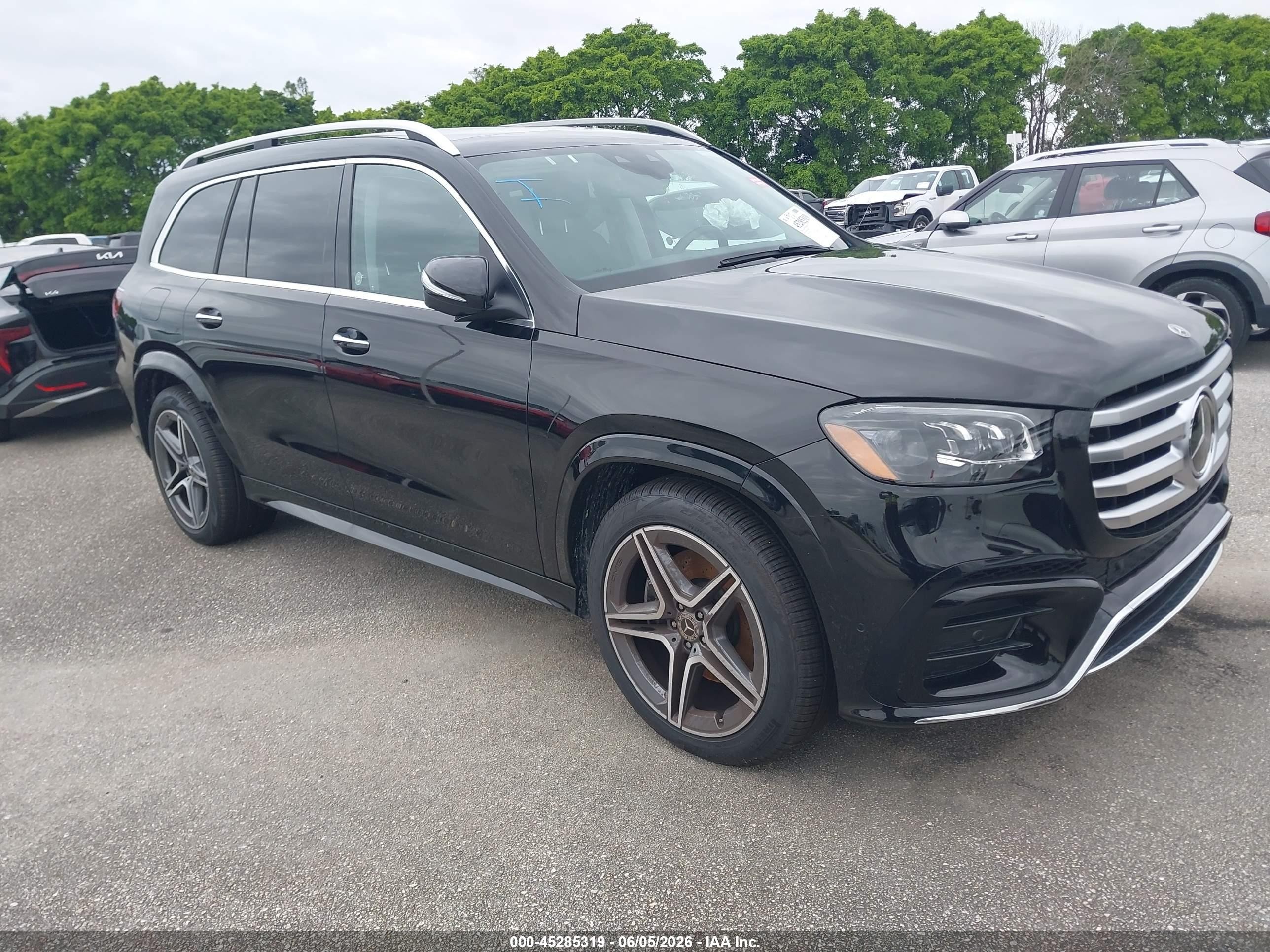 2026 Mercedes-Benz GLS 450, VIN 4JGFF5KE5TB613783 — Side