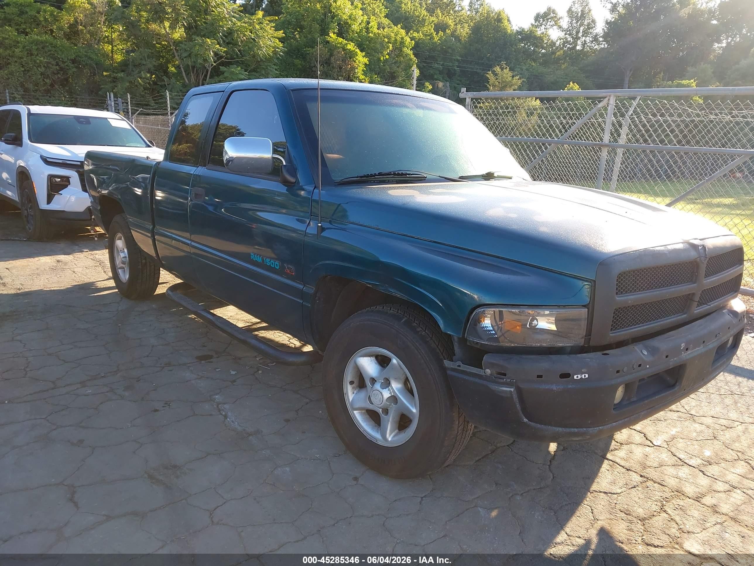 1996 Dodge 1500, VIN 3B7HC13Y9TM167184 — Бок
