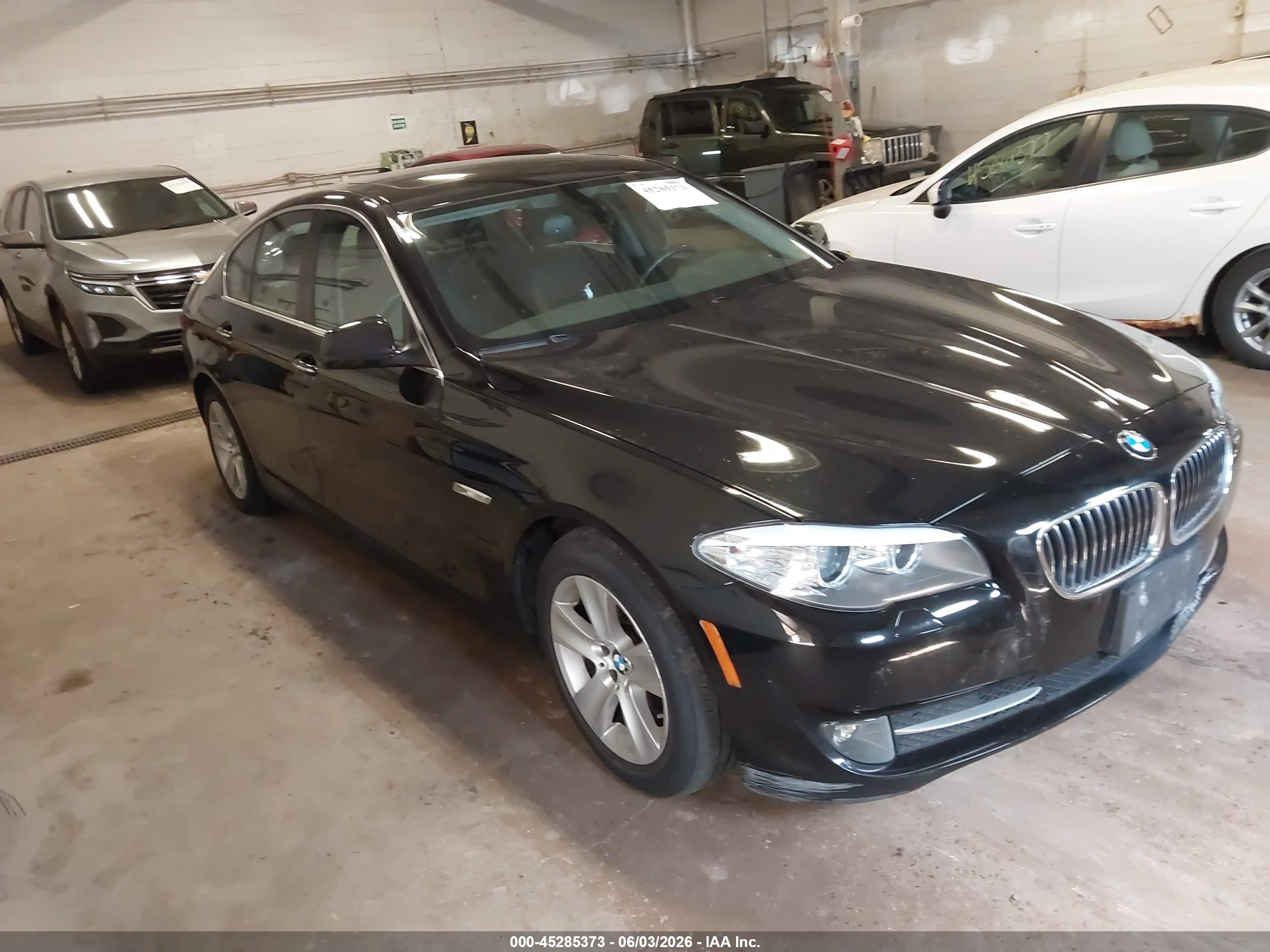 2011 BMW 5 Series 528i, VIN WBAFR1C52BC738300 — Normal wear