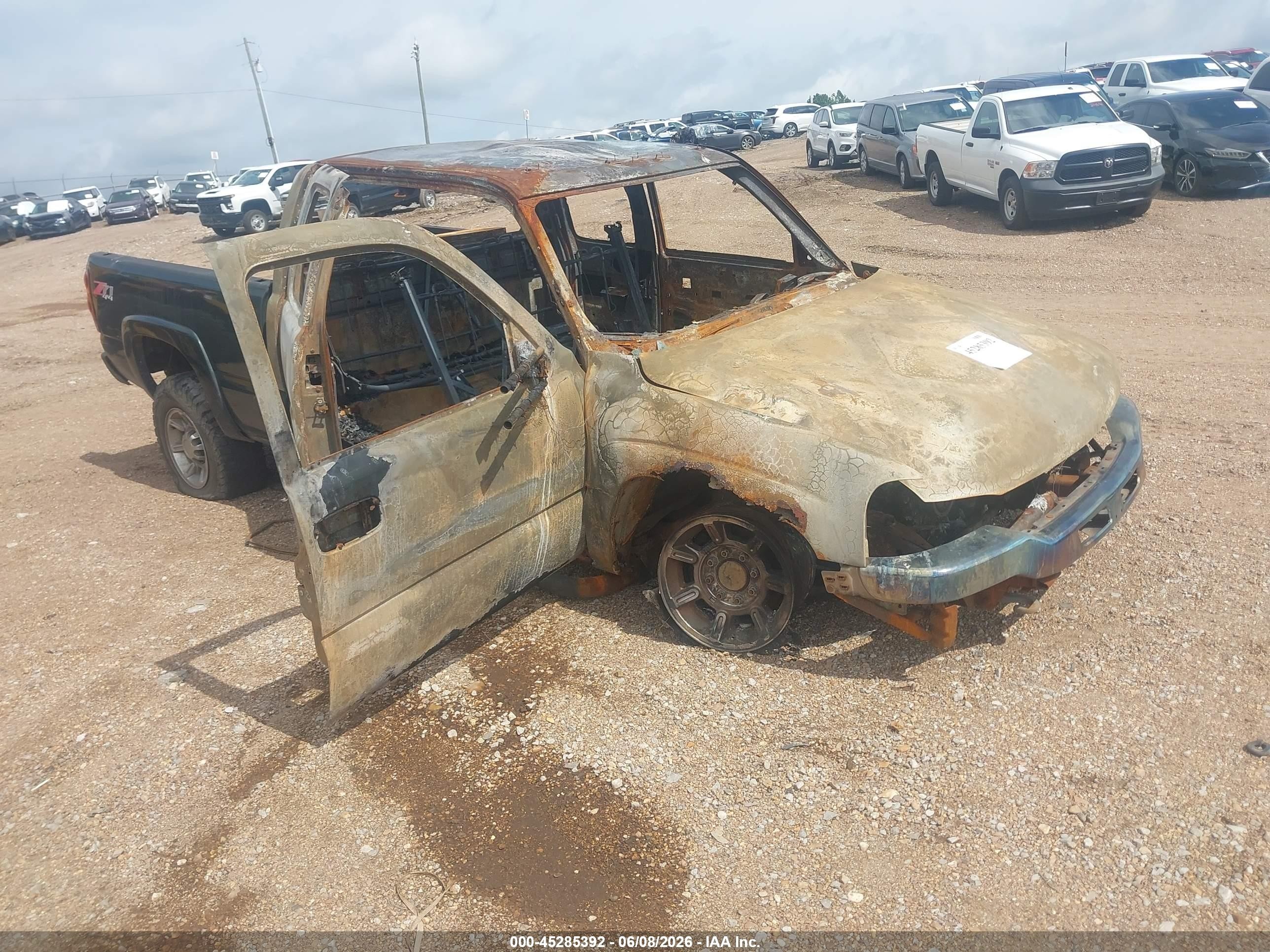2003 GMC Sierra 2500HD SLT, VIN 1GTHK29103E109554 — Engine fire