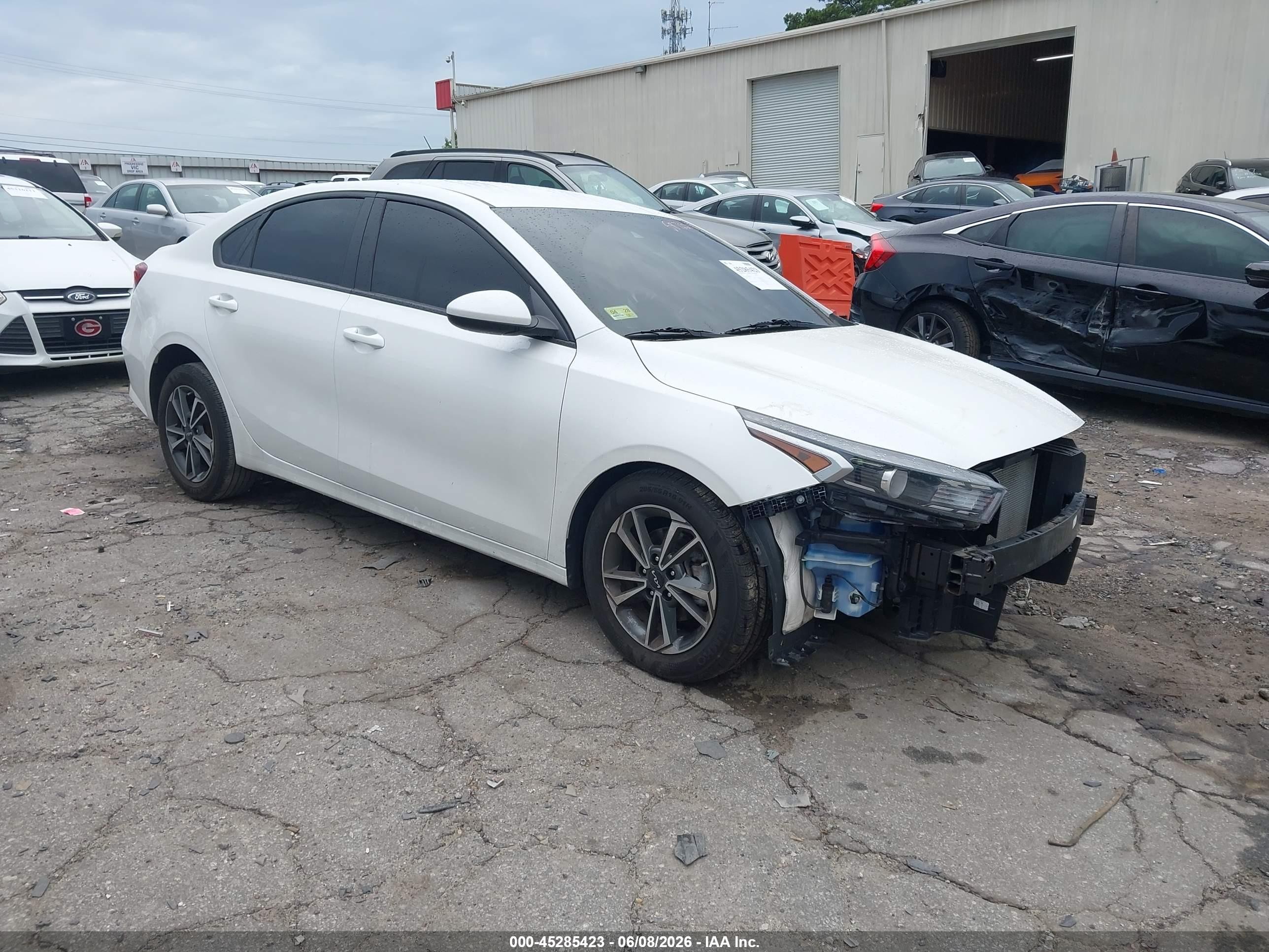 2023 Kia Forte LXS, VIN 3KPF24AD2PE587221 — Front end