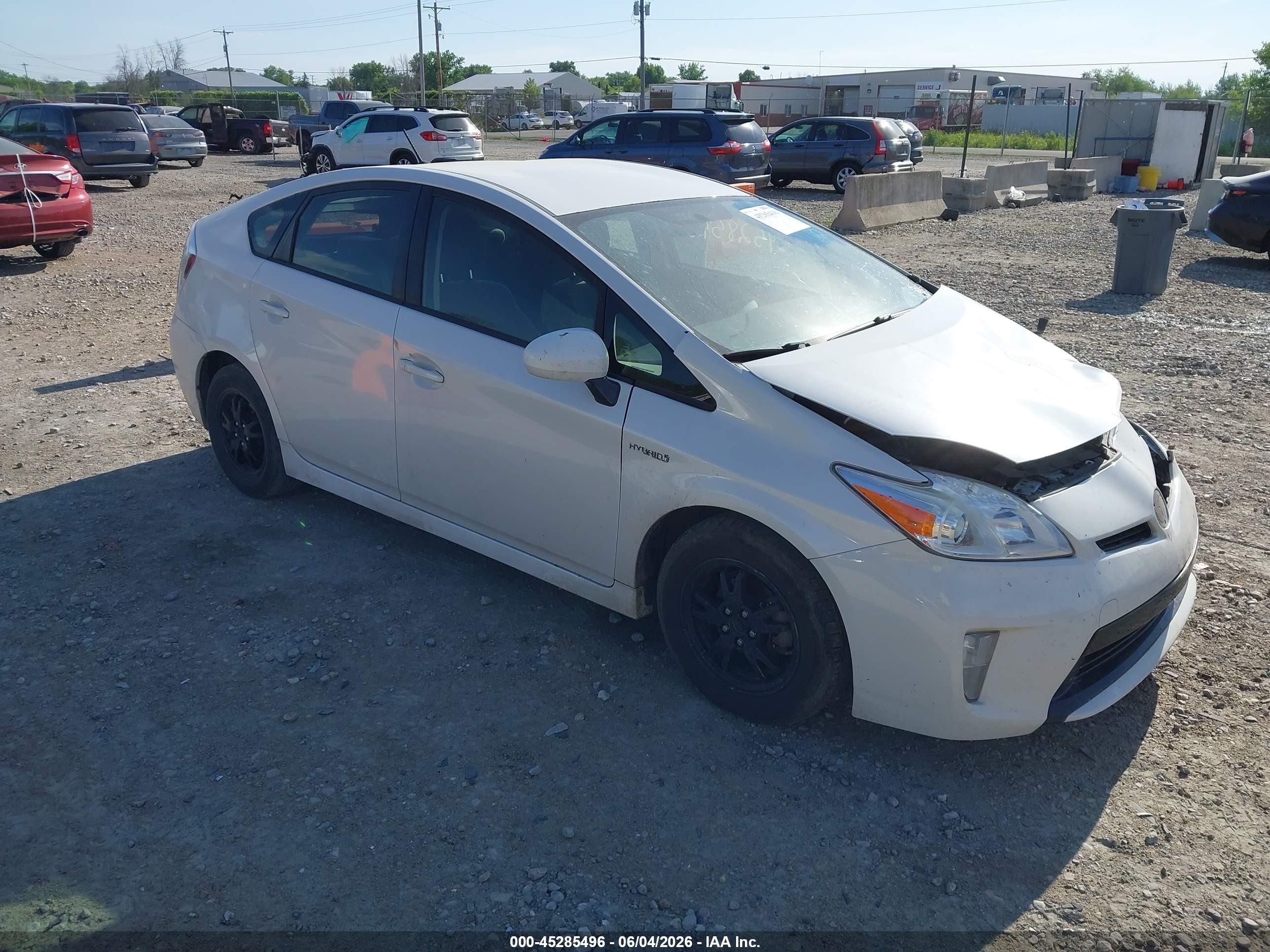 2014 Toyota Prius Three, VIN JTDKN3DU1E0384676 — Front end