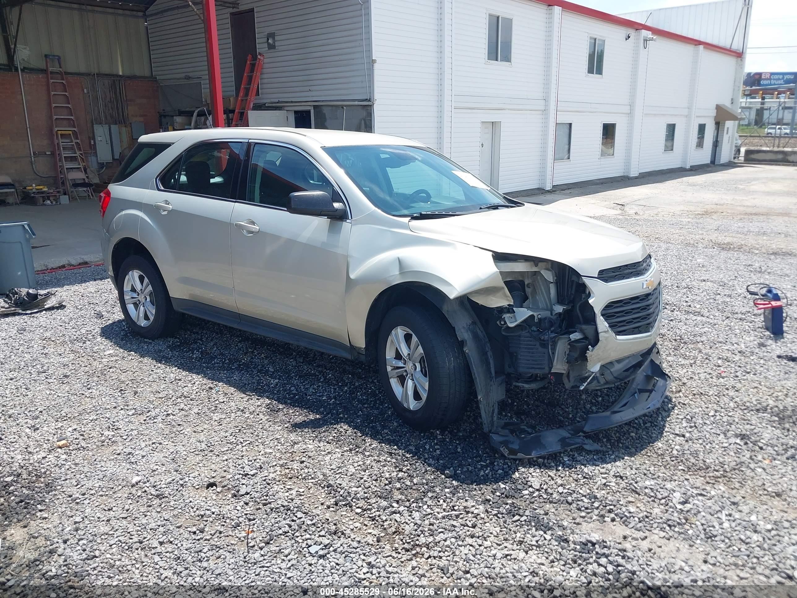 2016 Chevrolet Equinox LS, VIN 1GNFLEEK2GZ102082 — Front end