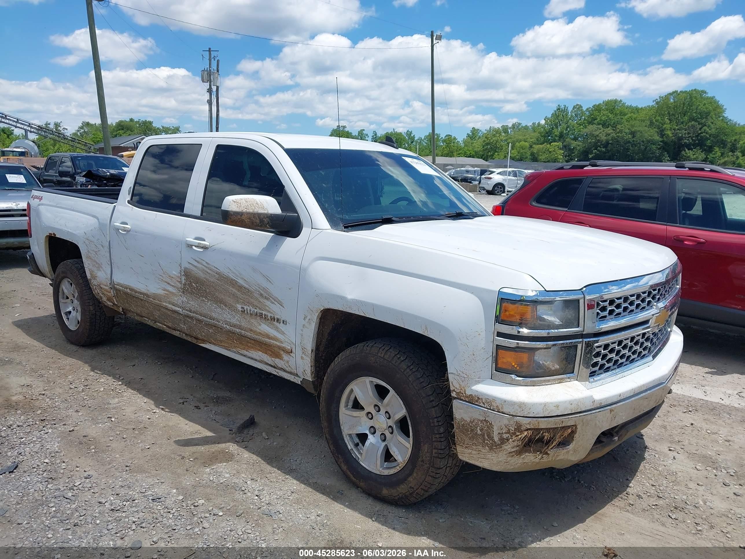 2015 Chevrolet Silverado 1500 LT, VIN 3GCUKREC7FG155054 — Front end