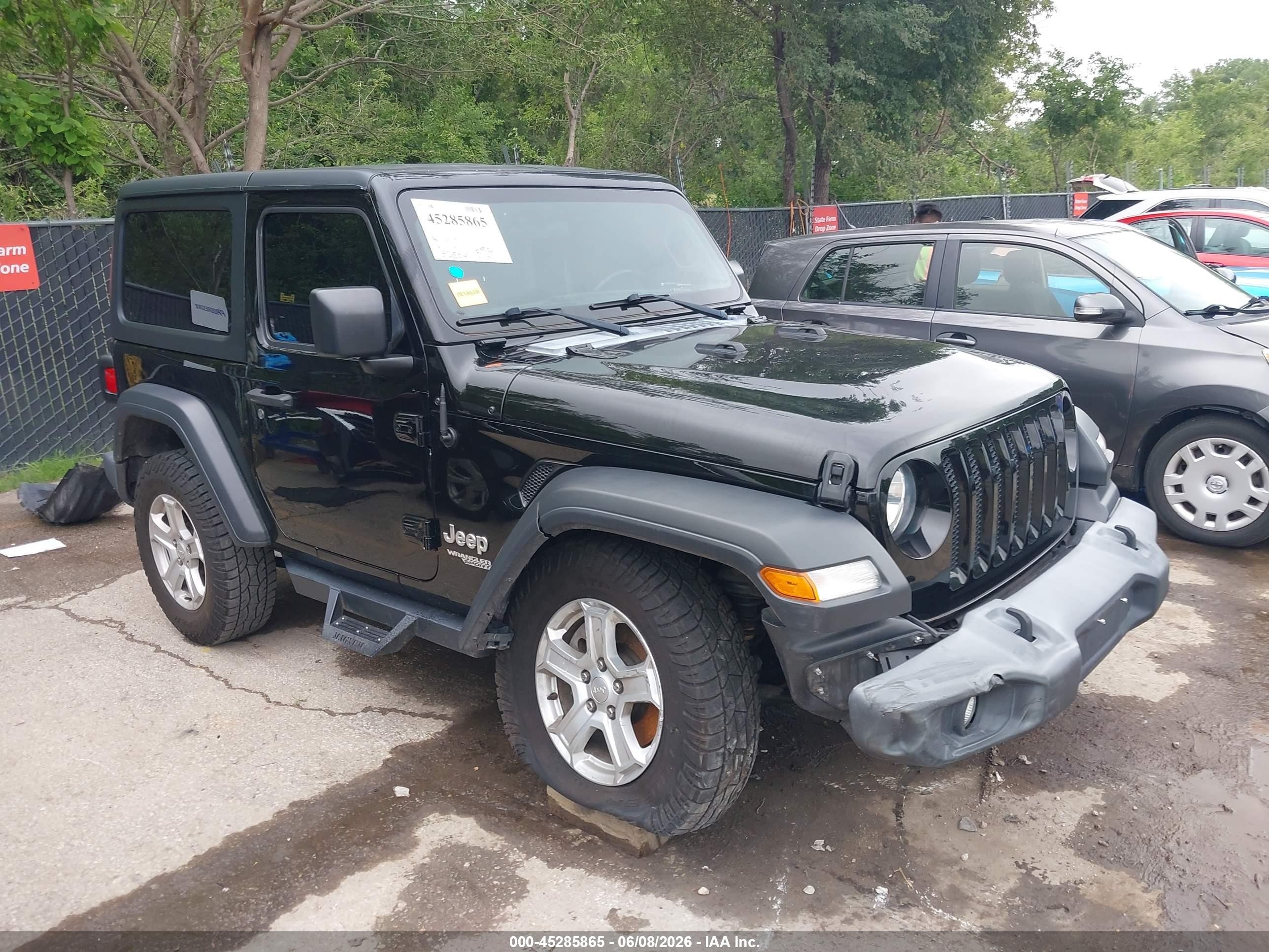 2019 Jeep Wrangler Sport, VIN 1C4GJXAG3KW536716 — Front end