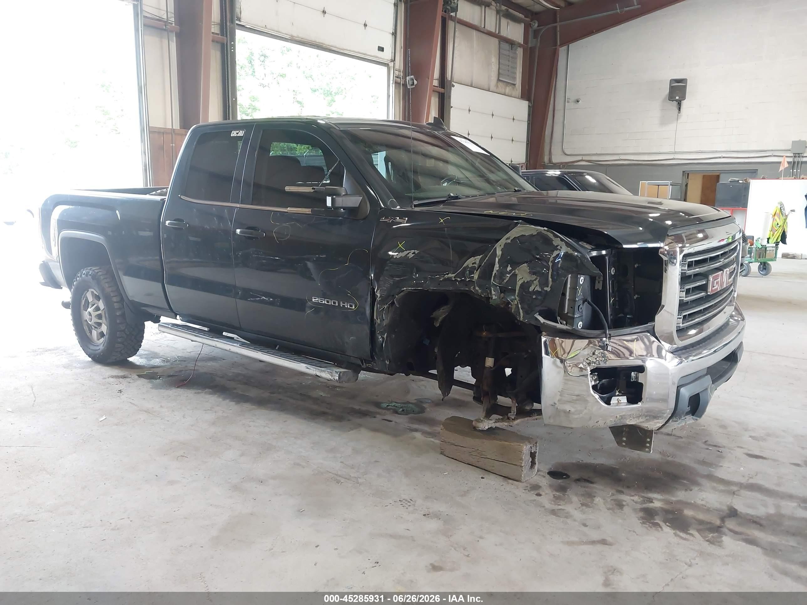 2019 GMC Sierra 2500HD SLE, VIN 2GT22PEGXK1168737 — Днище
