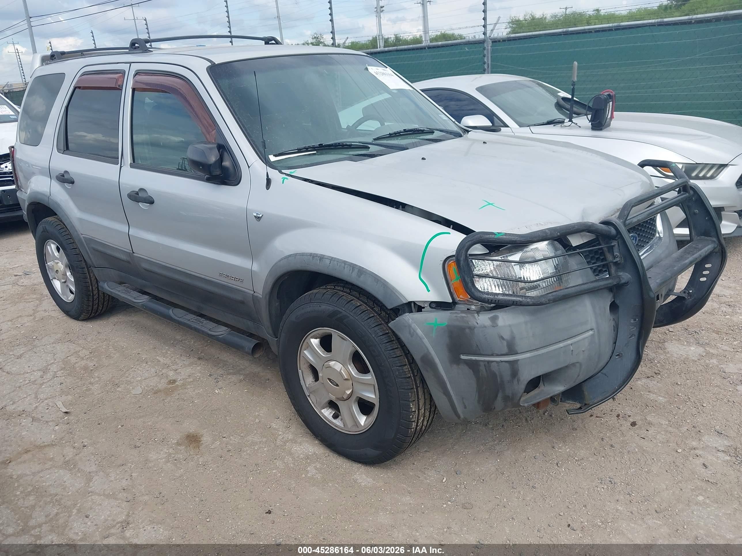 2002 Ford Escape XLT Choice, VIN 1FMYU03182KA38767 — Перед