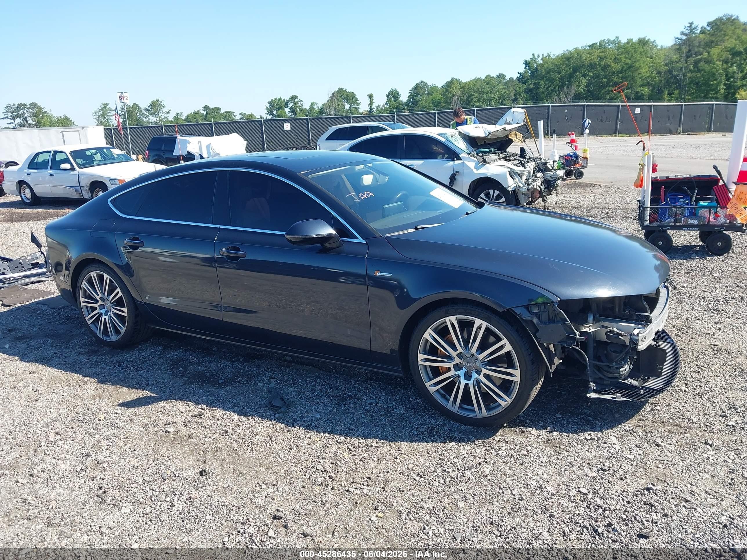 2013 Audi A7 Premium Plus, VIN WAUYGAFC7DN008351 — Перед