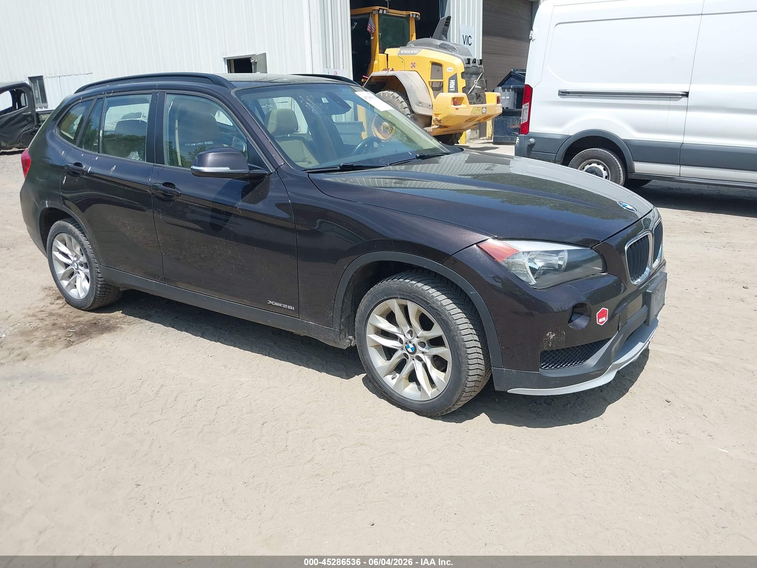 2015 BMW X1 xDrive28i, VIN WBAVL1C56FVY32526 — Normal wear