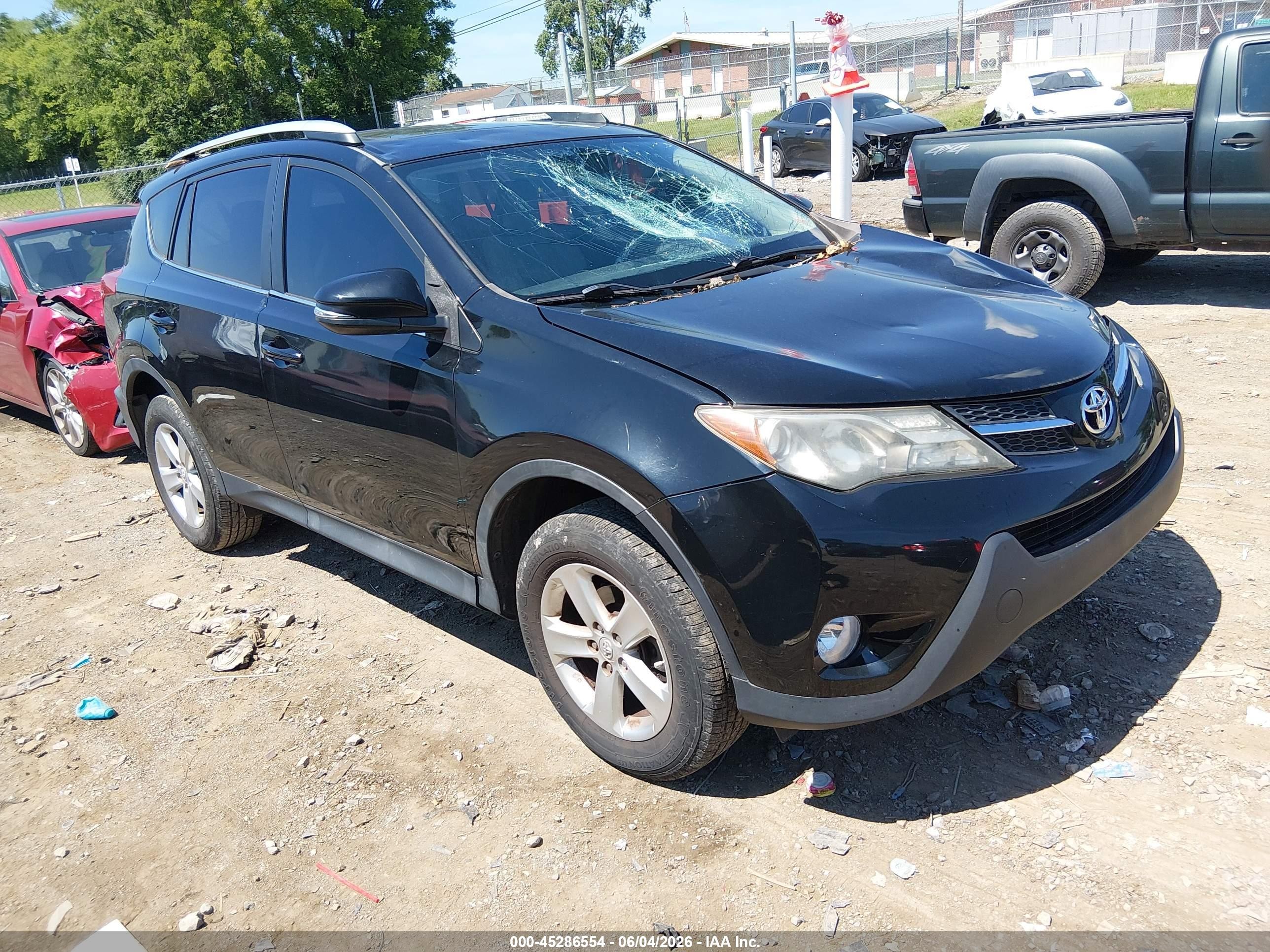 2013 Toyota RAV4 XLE, VIN 2T3WFREVXDW057423 — Front end