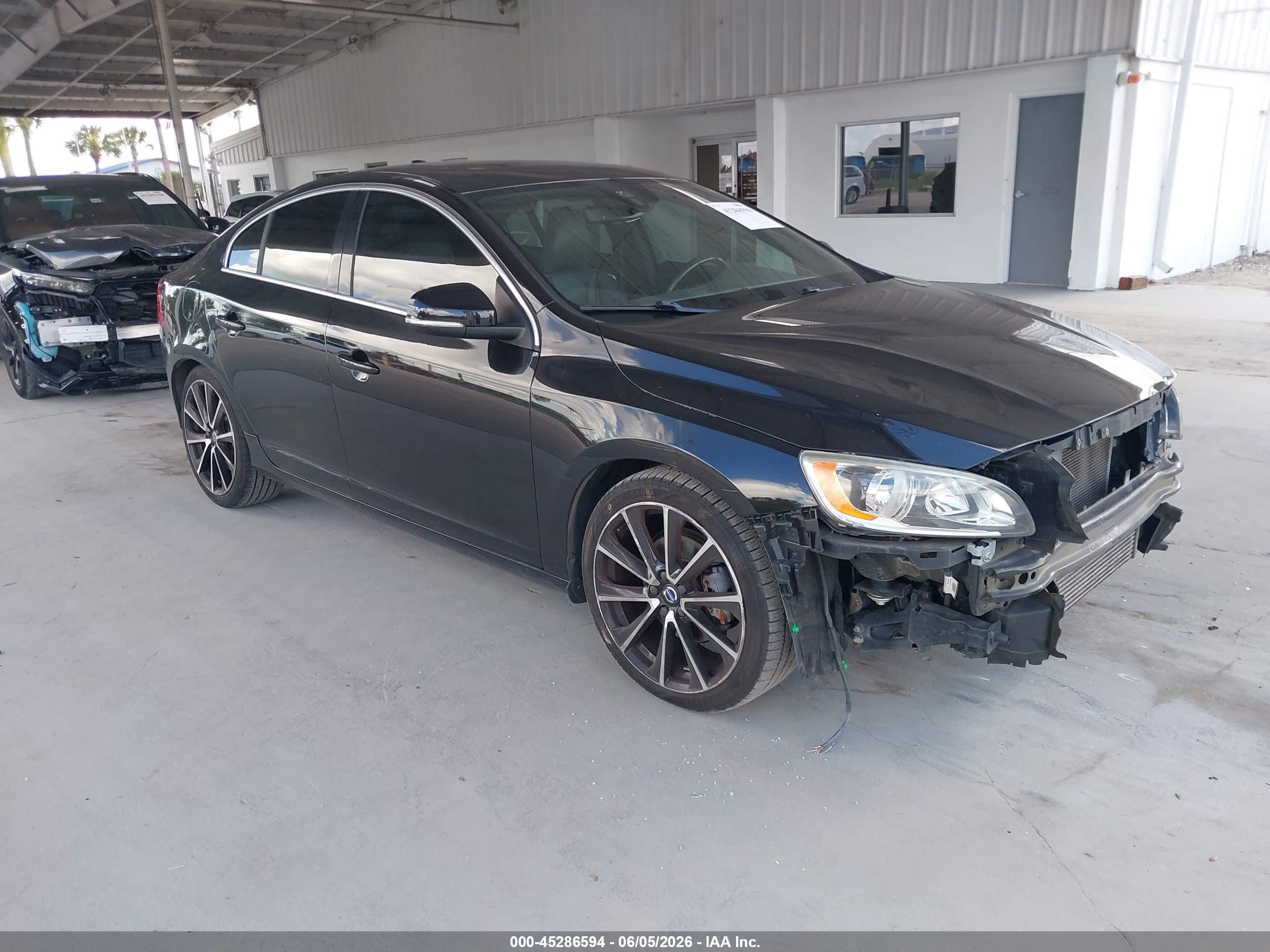 2016 Volvo S60 T5 Drive-E Premier, VIN YV126MFK8G2413297 — Front end