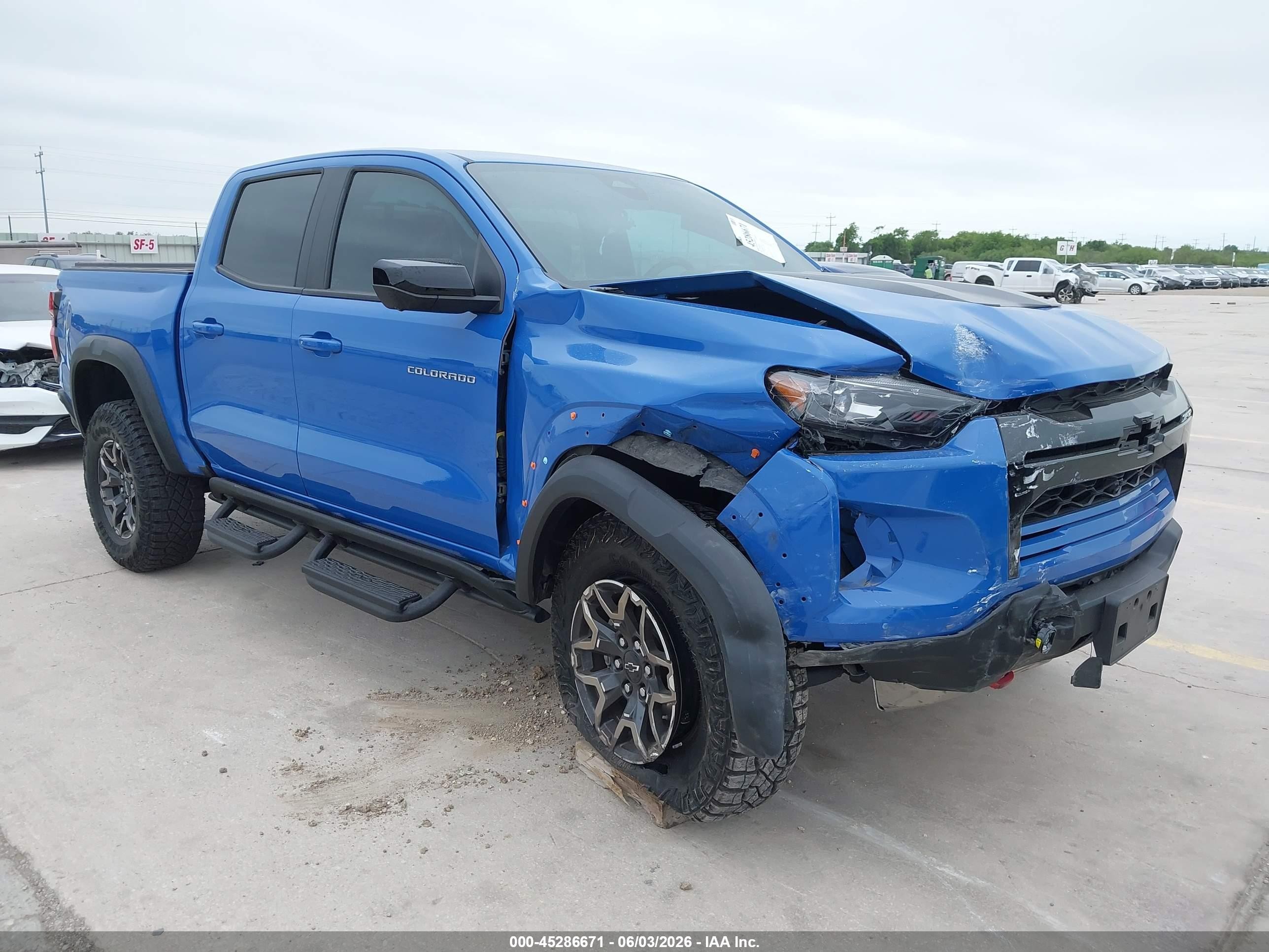 2025 Chevrolet Colorado 4WD ZR2, VIN 1GCPTFEK6S1147486 — Front end