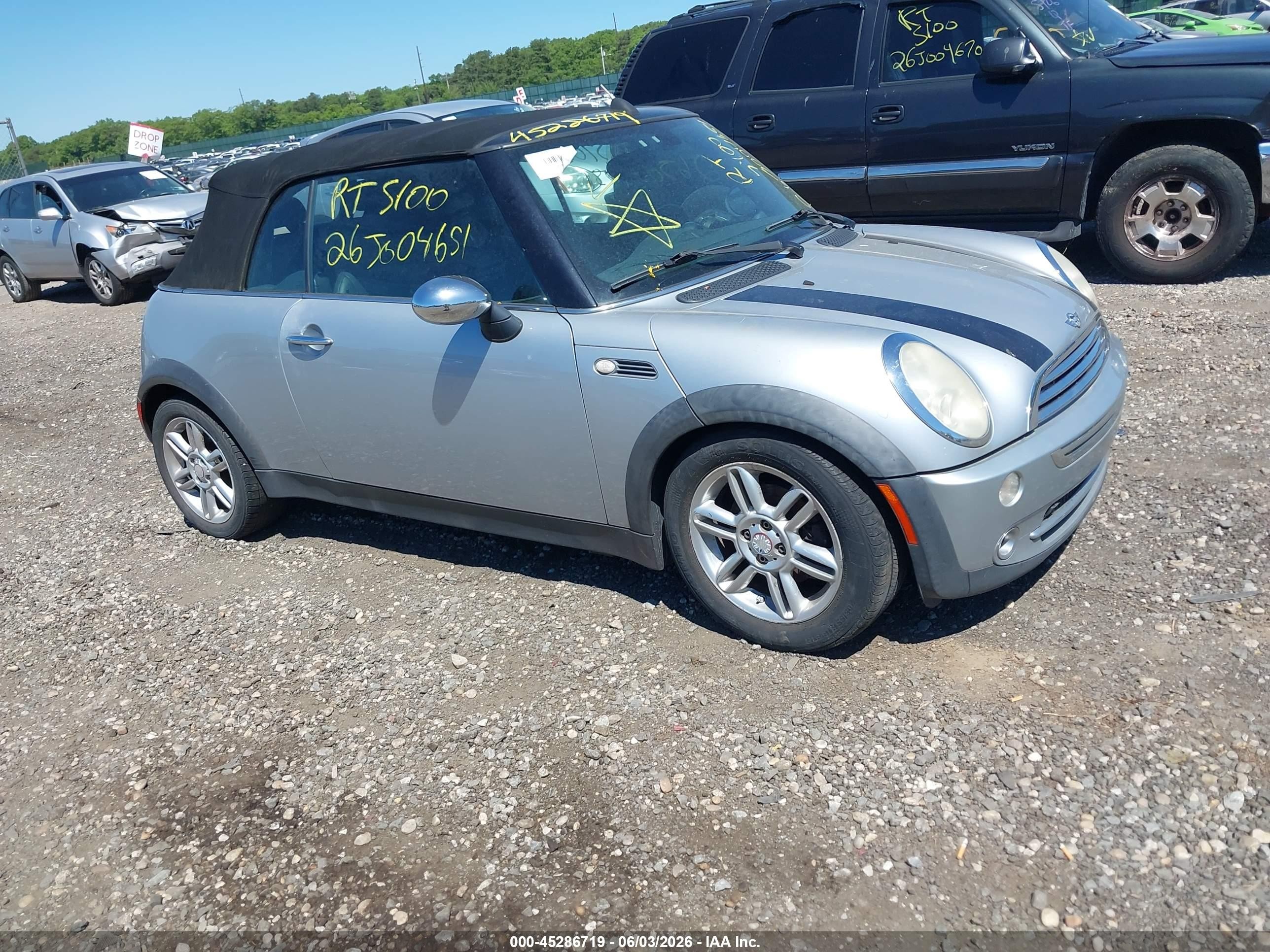 2005 MINI Convertible, VIN WMWRF33515TG13426 — Перед