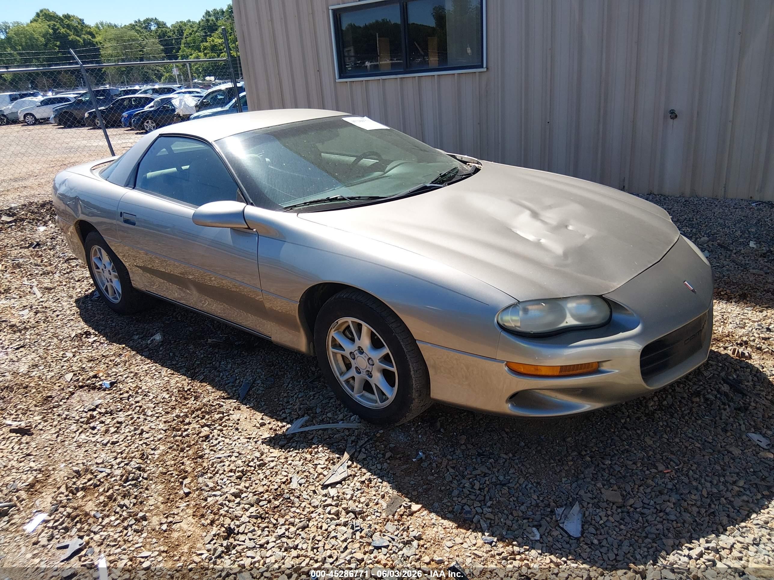 2001 Chevrolet Camaro, VIN 2G1FP22K412114902 — Front end