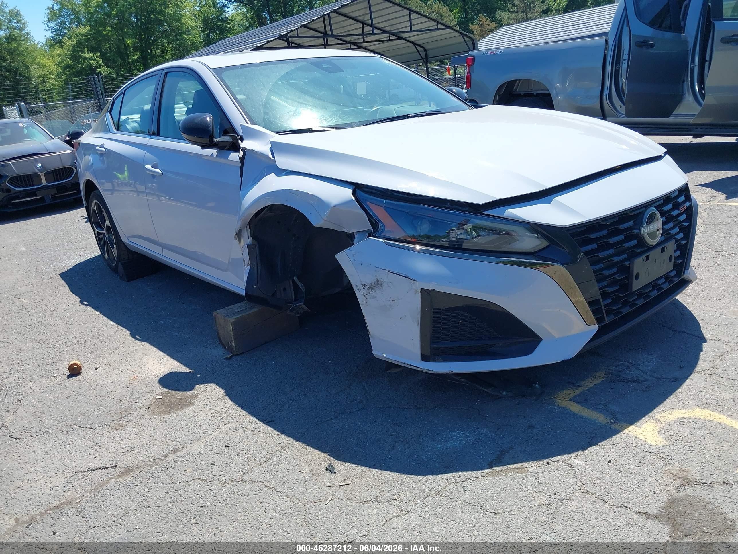 2024 Nissan Altima SR, VIN 1N4BL4CW0RN373309 — Перед