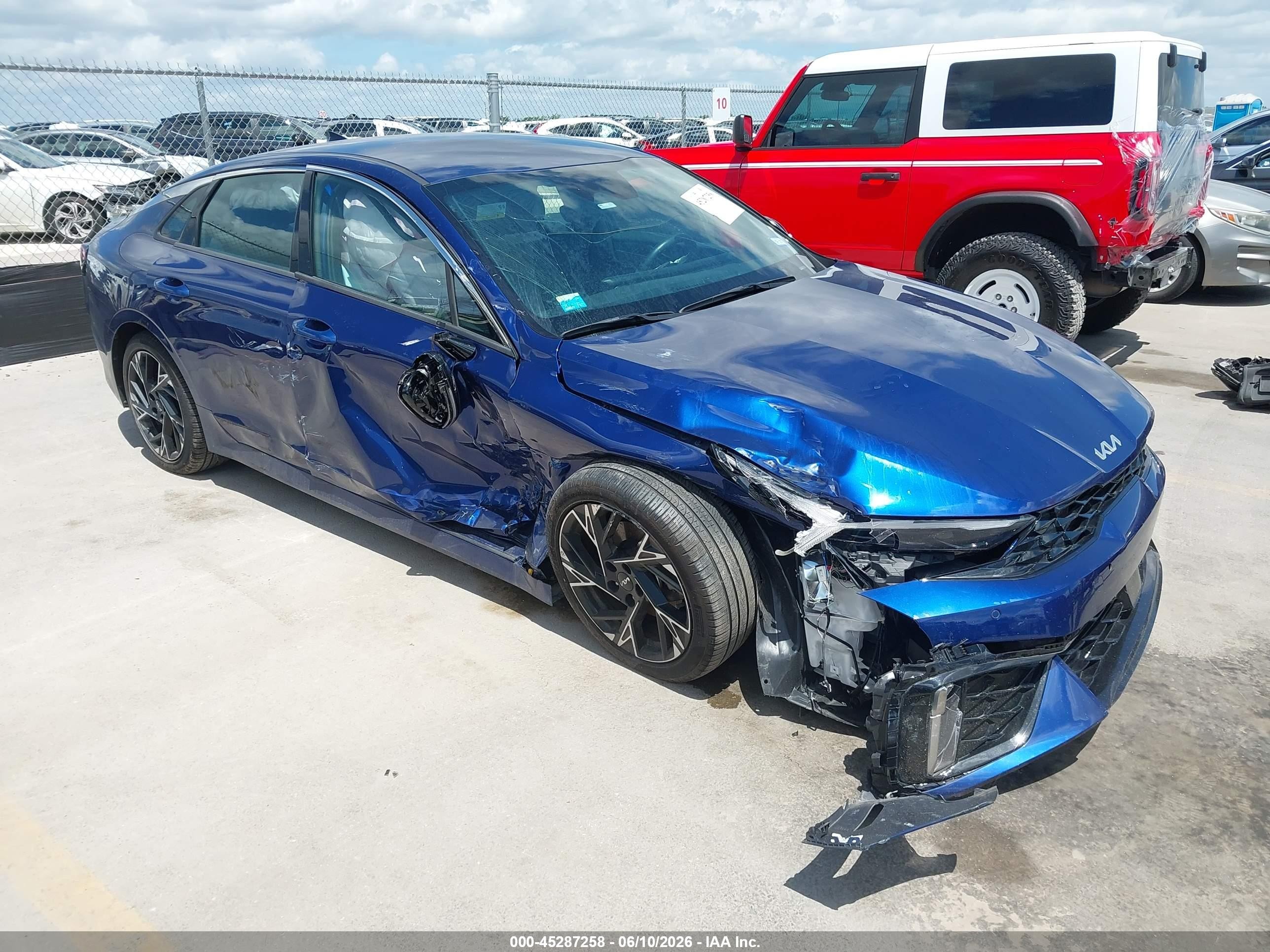 2025 Kia K5 GT-Line, VIN KNAG64J71S5352913 — Front end