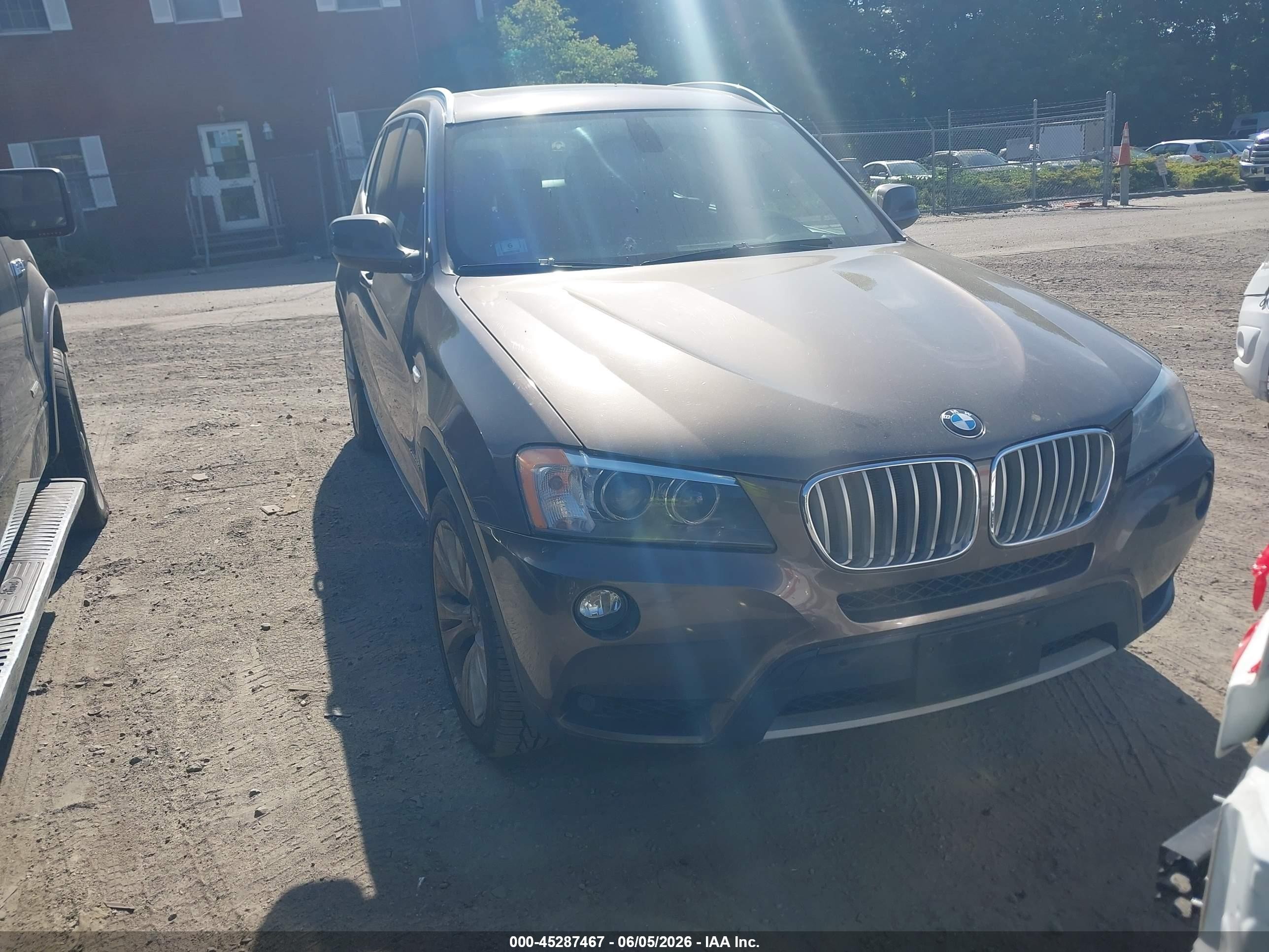 2012 BMW X3 35i, VIN 5UXWX7C51CL737604 — Бок