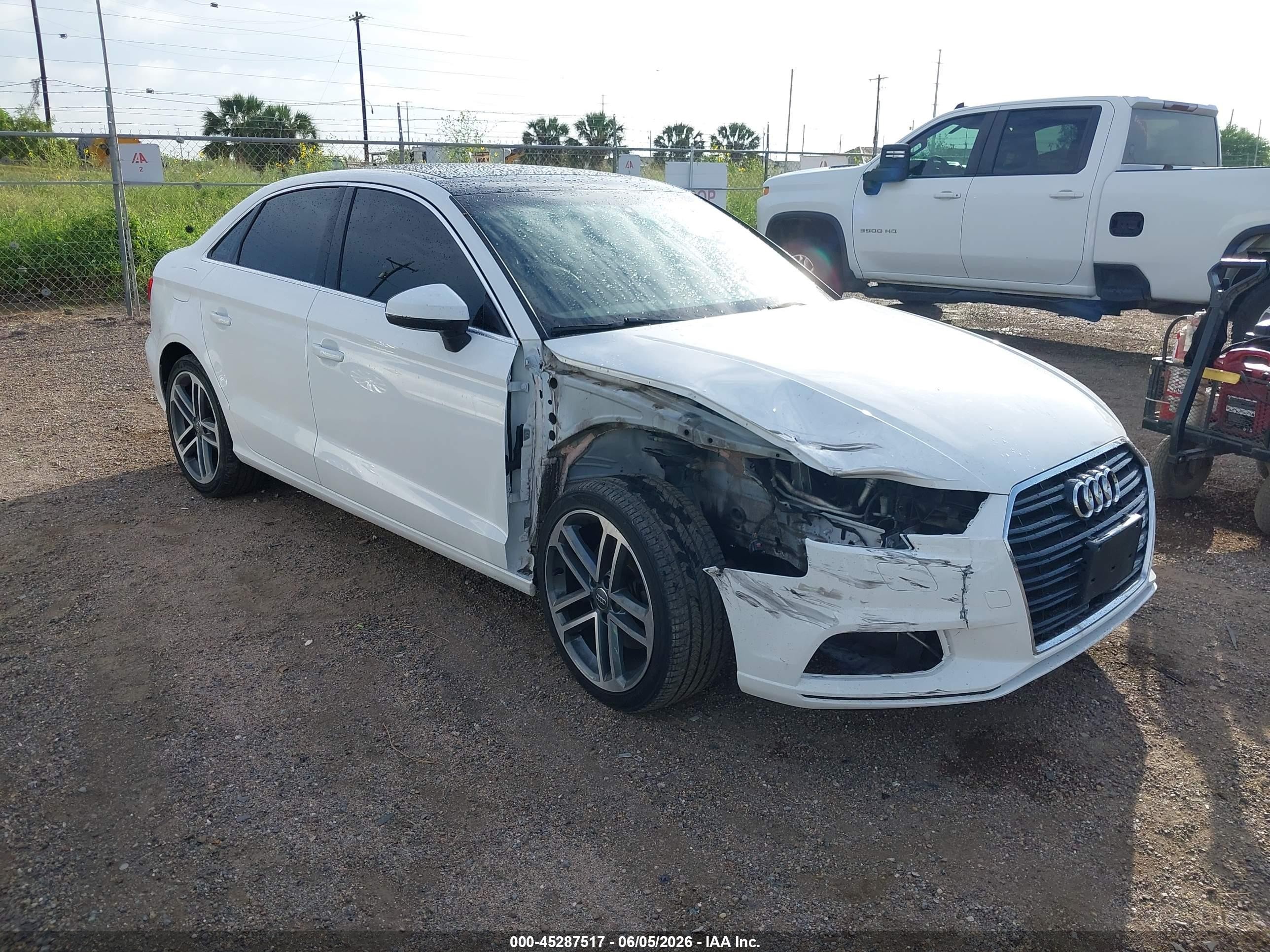 2019 Audi A3 Premium, VIN WAUAUGFF8K1008953 — Перед