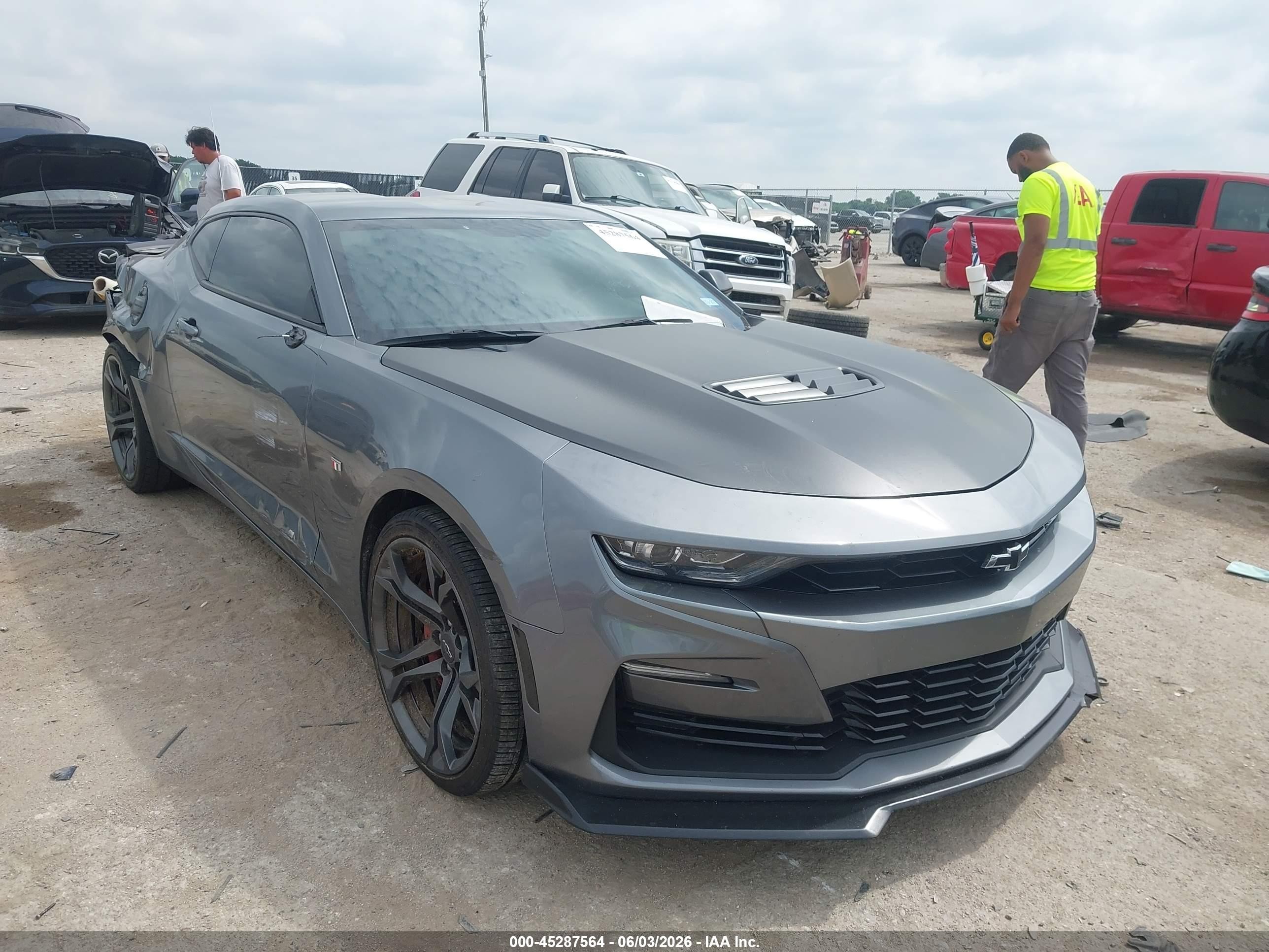 2021 Chevrolet Camaro 1SS, VIN 1G1FF1R74M0131879 — Side