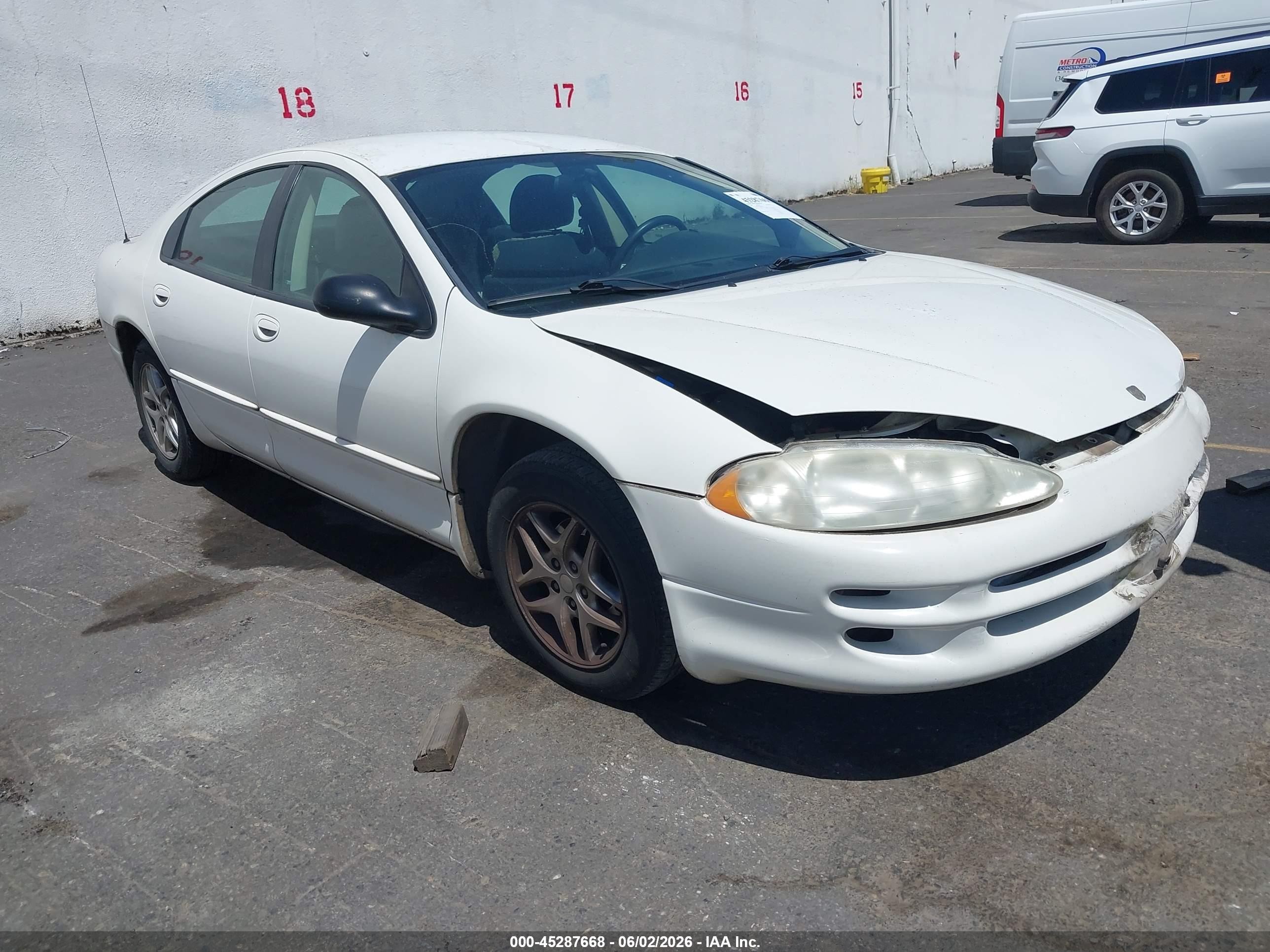 2004 Dodge Intrepid SE, VIN 2B3HD46R34H639643 — Front end