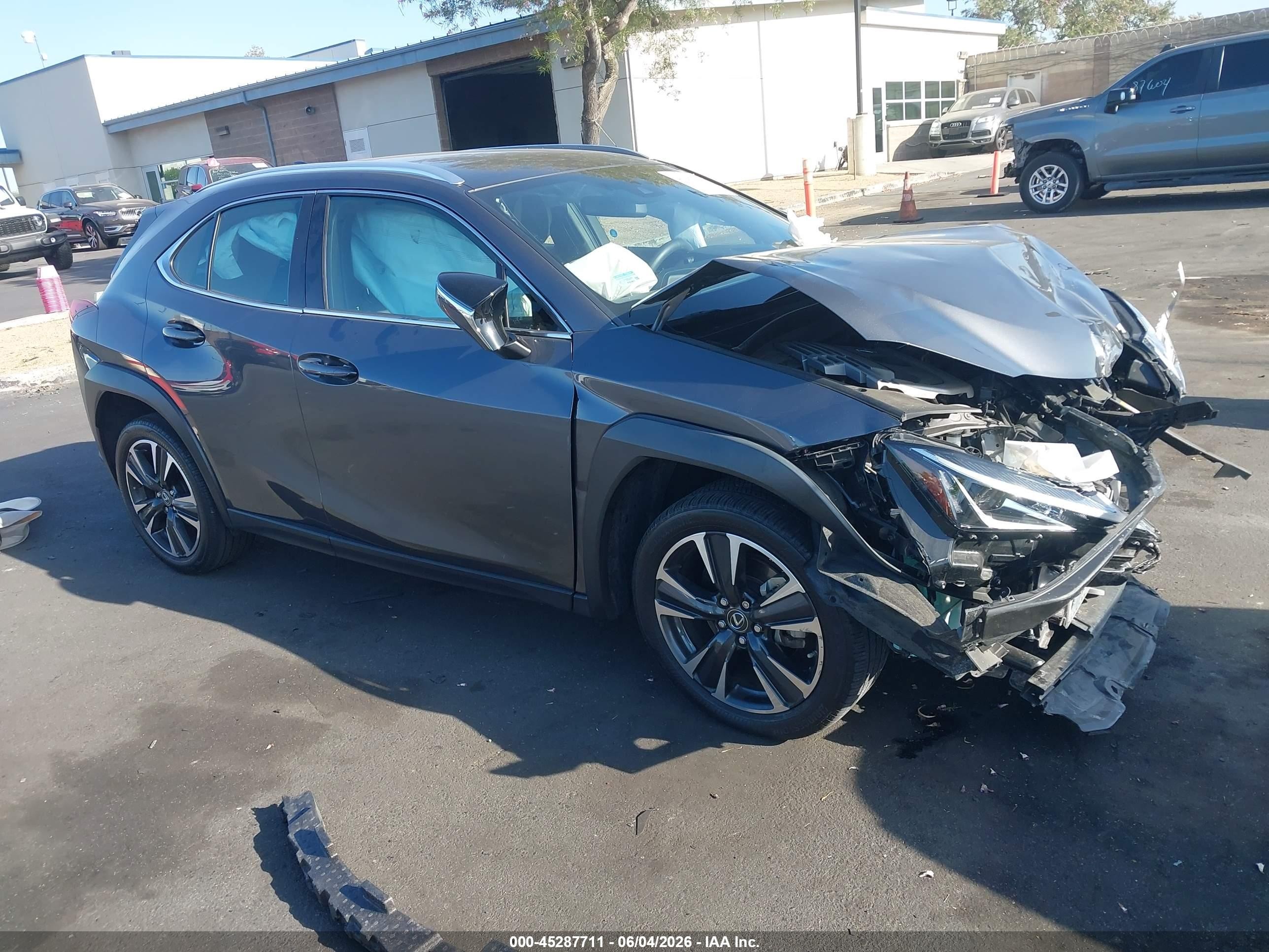 2022 Lexus UX 200, VIN JTHX3JBH5N2045945 — Auction photo