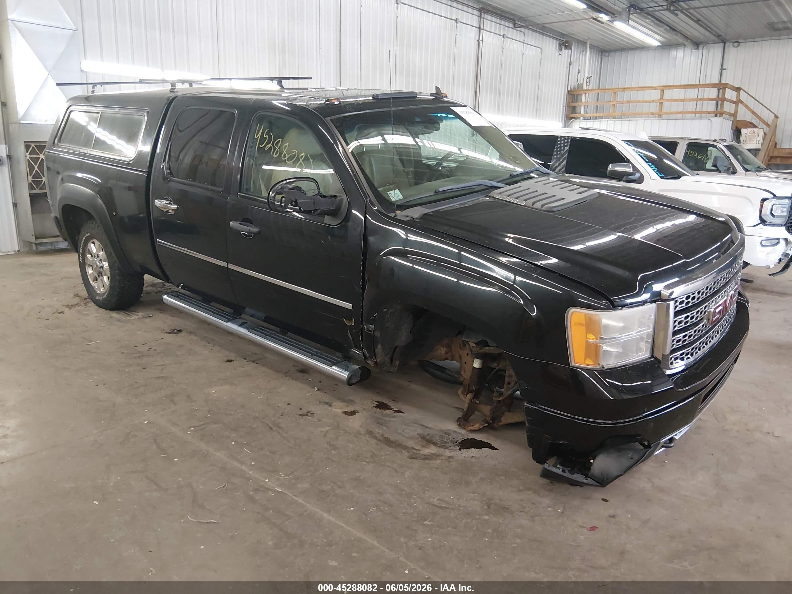2011 GMC Sierra 2500HD Denali, VIN 1GT125CG3BF202139 — Front end