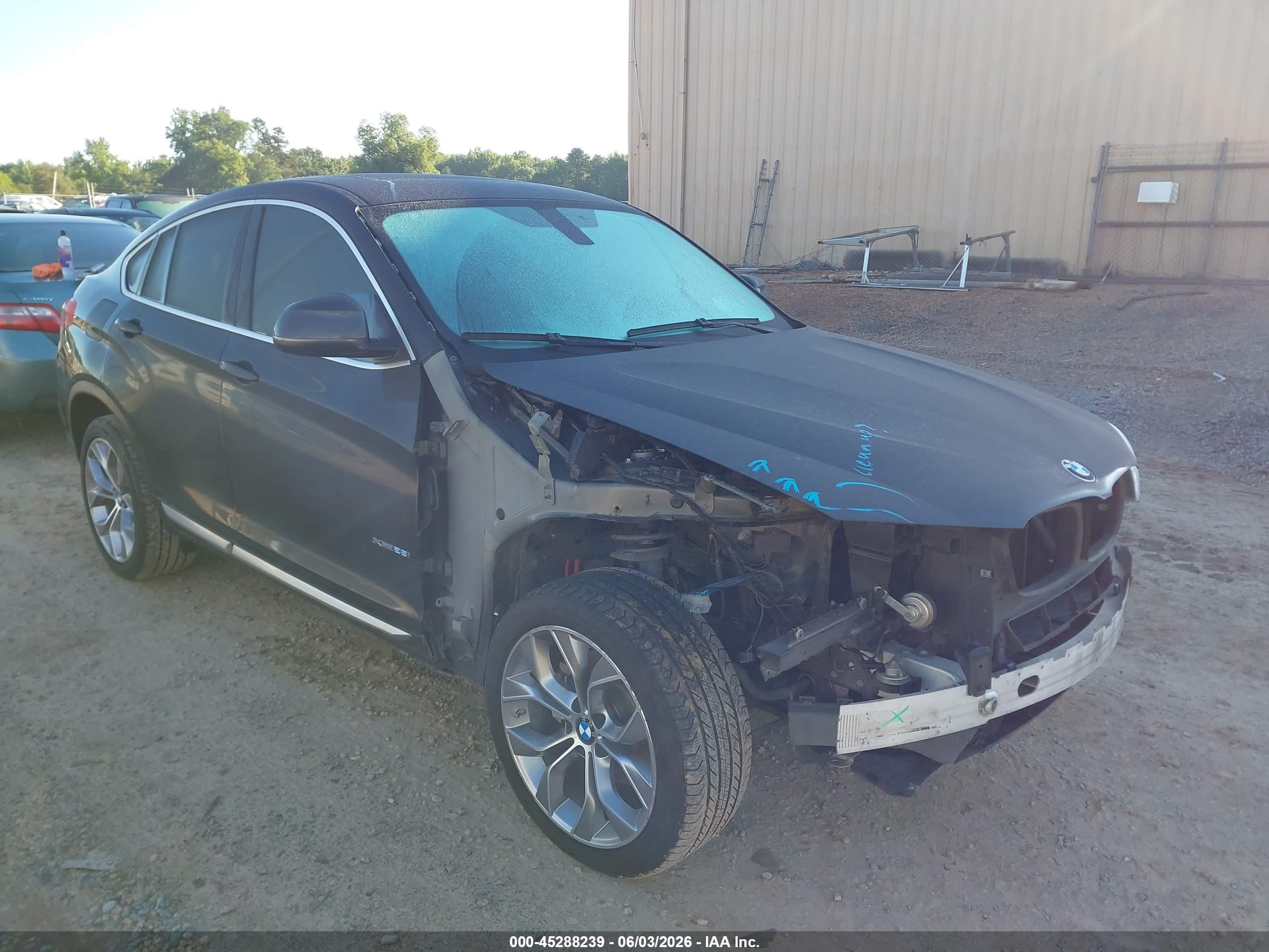 2016 BMW X4 xDrive28i, VIN 5UXXW3C52G0M90102 — Перед