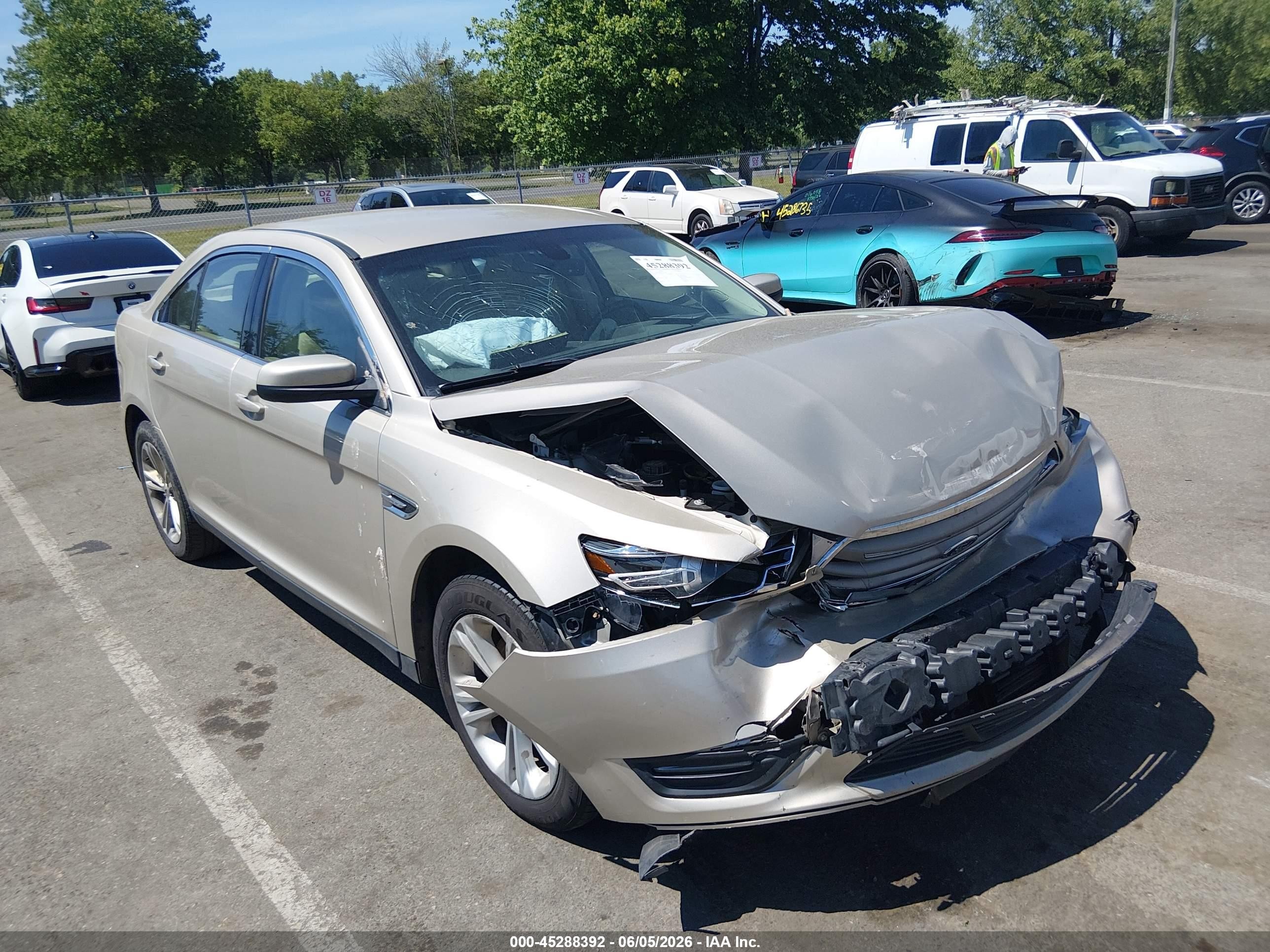 2017 Ford Taurus SEL, VIN 1FAHP2H85HG112046 — Front end
