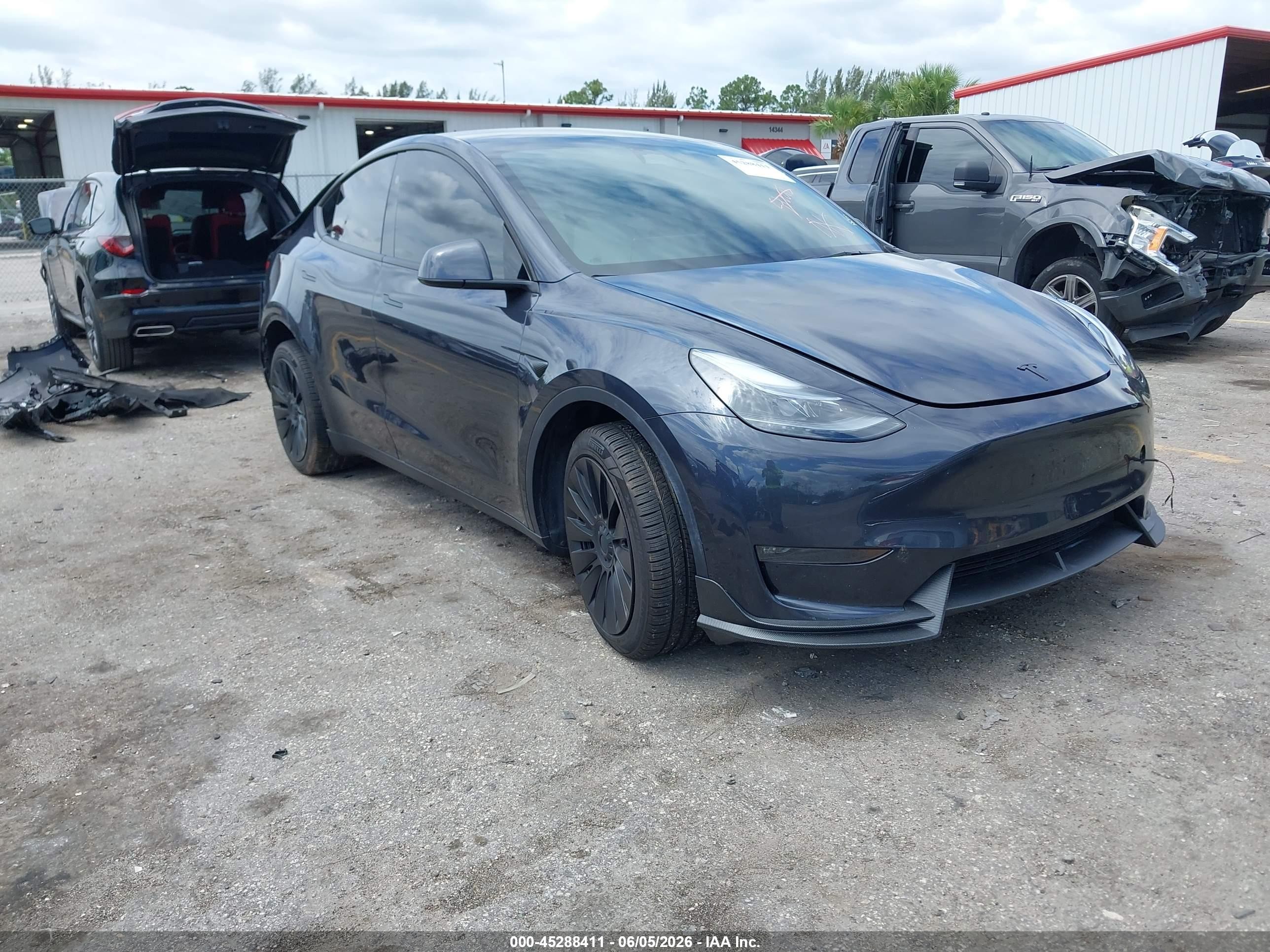 2024 Tesla Model Y Long Range, VIN 7SAYGDEE6RA313868 — Rear end