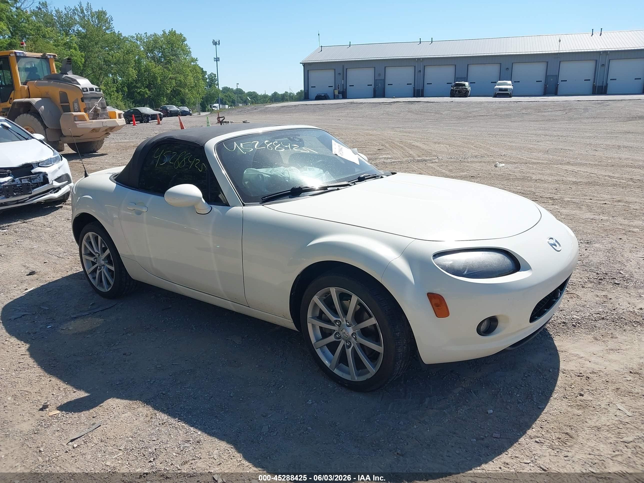 2006 Mazda MX-5 Miata Grand Touring, VIN JM1NC25F960107384 — Front end