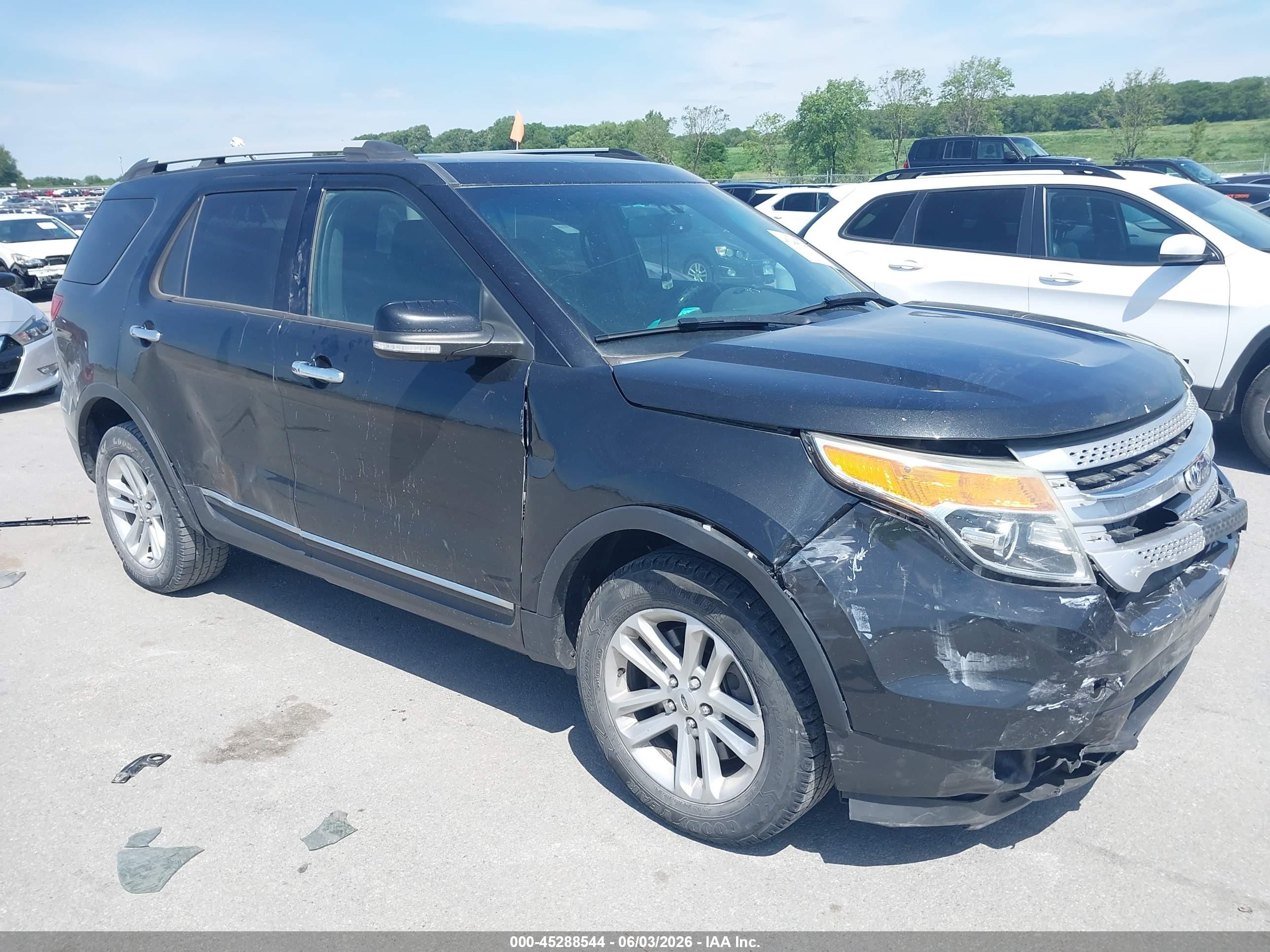 2015 Ford Explorer XLT, VIN 1FM5K8D82FGB24877 — Front end