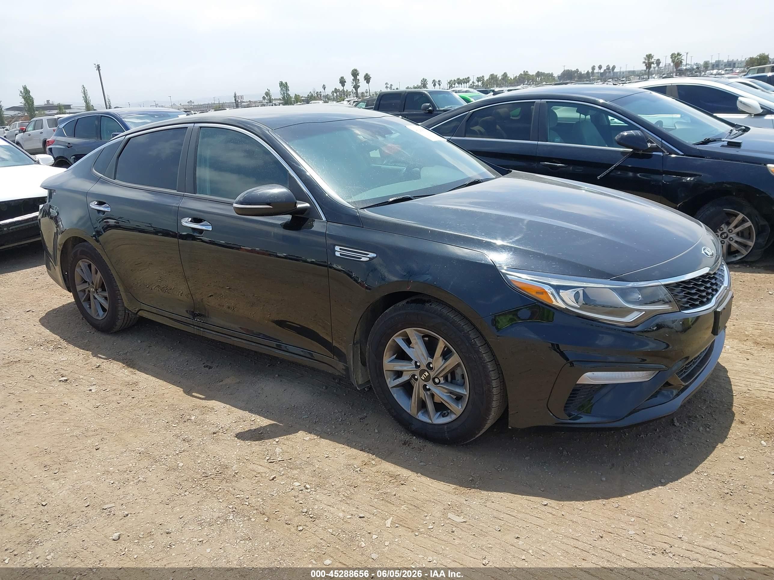 2019 Kia Optima S, VIN 5XXGT4L34KG318675 — Rear end